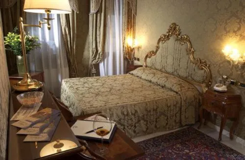 Photo of the whole room, Bed in Al Ponte Antico