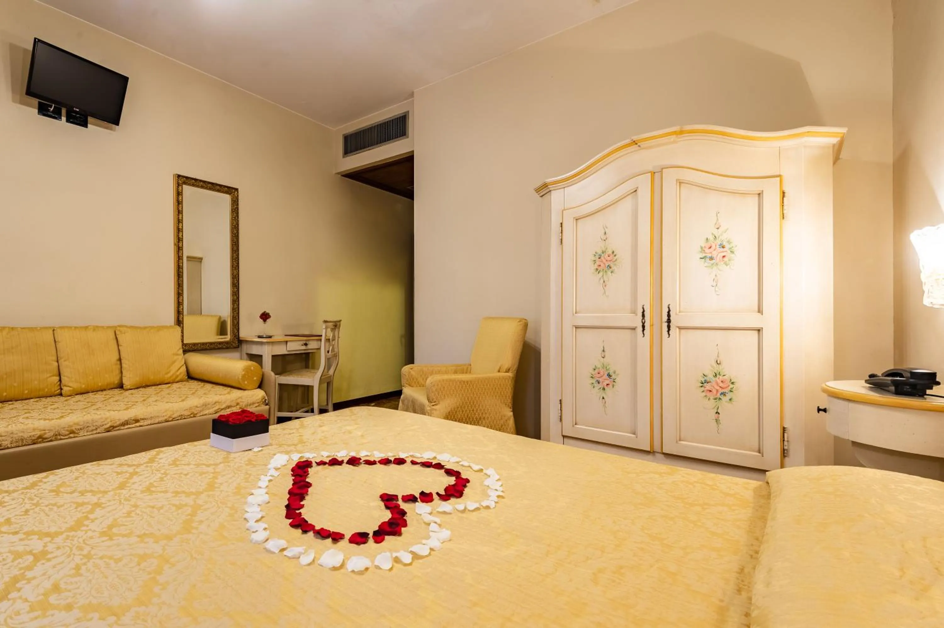 Bed in Hotel Mercurio