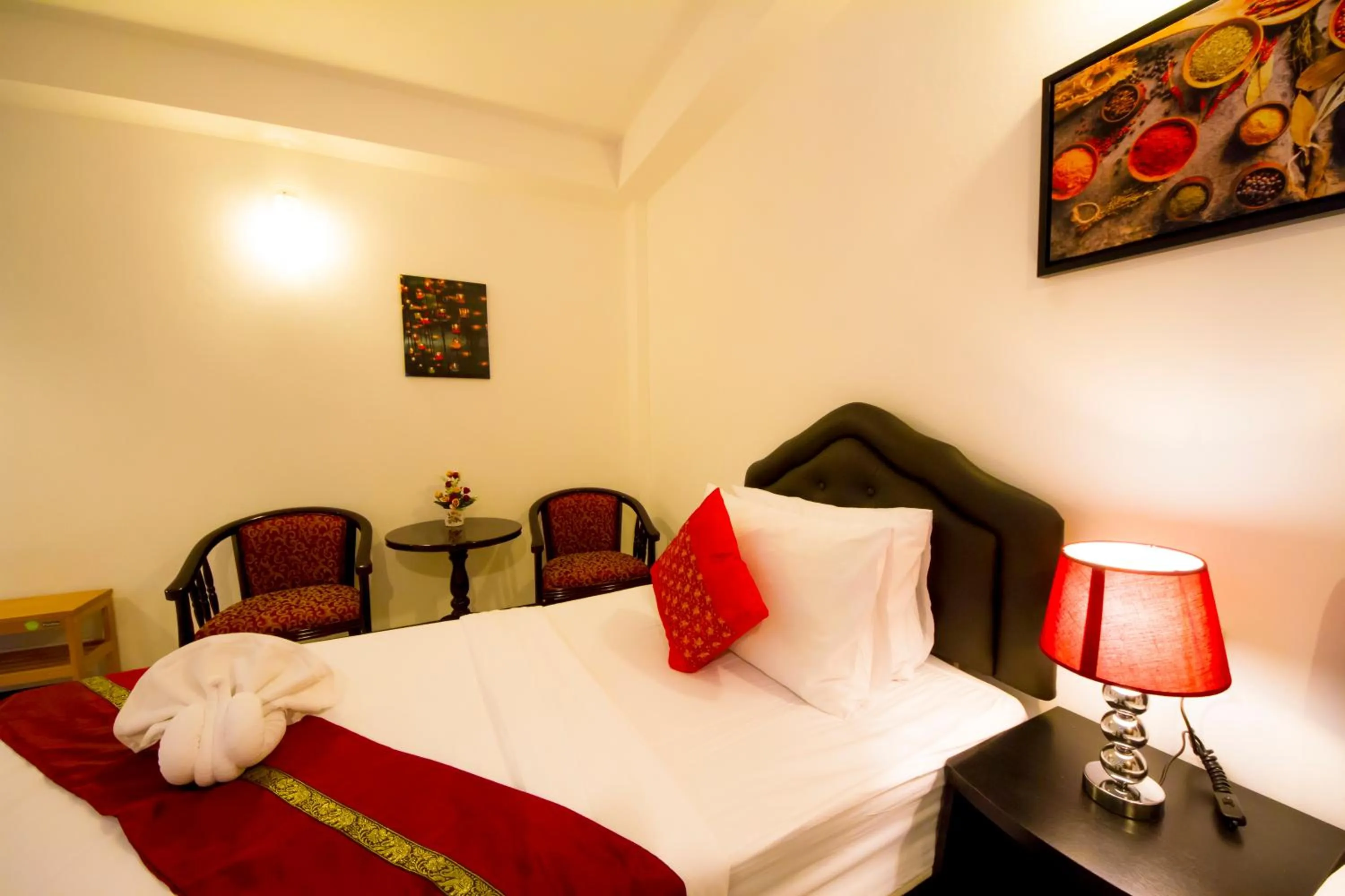 Photo of the whole room, Bed in TH beach hotel