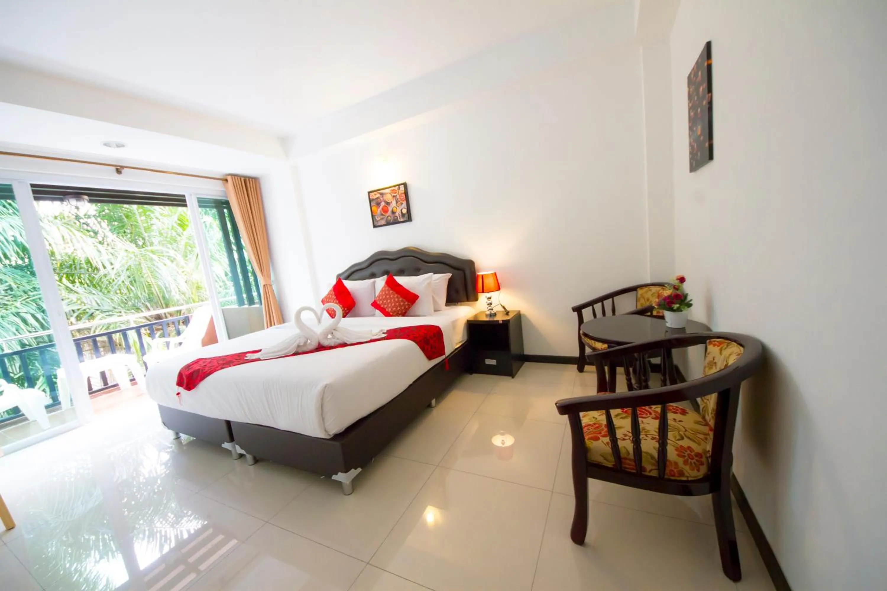 Photo of the whole room, Bed in TH beach hotel