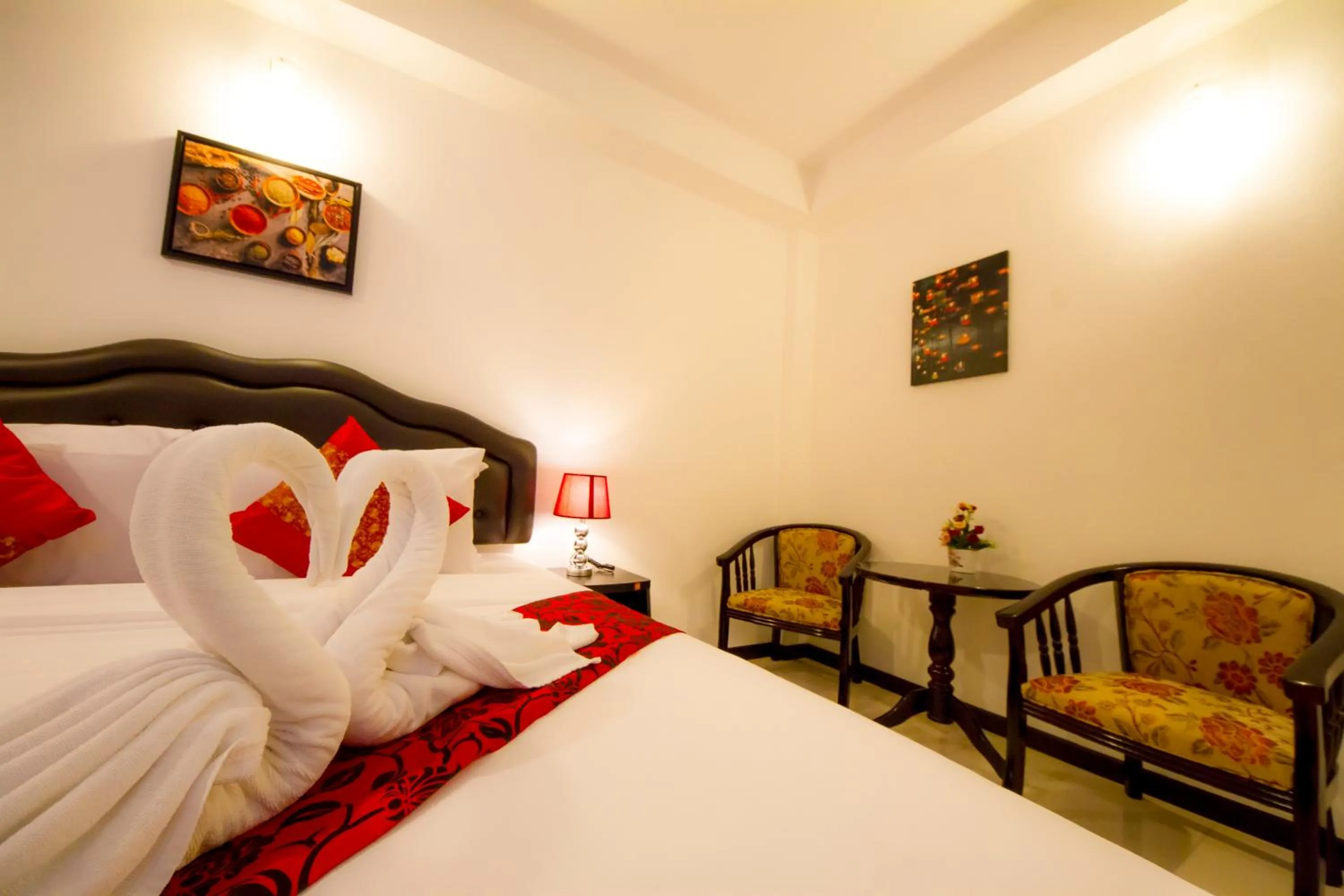 Photo of the whole room, Bed in TH beach hotel