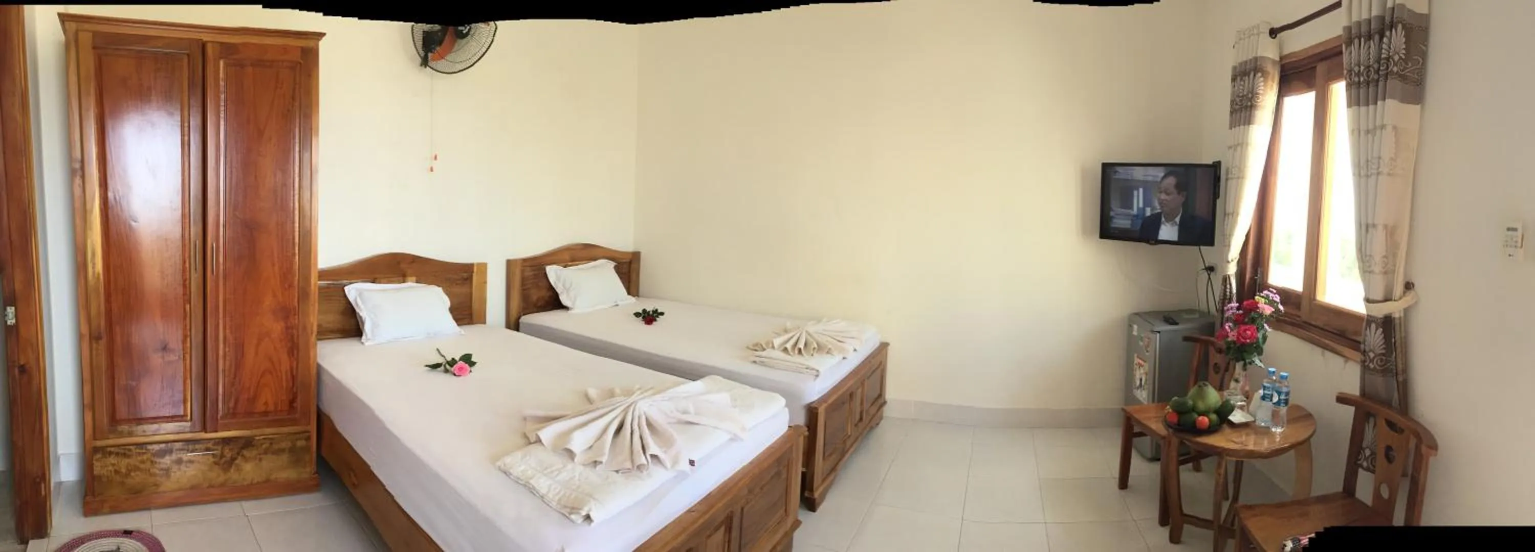 Property building, Bed in Viet's Hotel