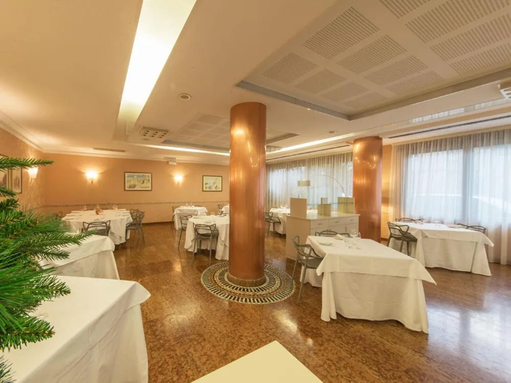 Restaurant/places to eat in Ristorante Hotel Lucia - 100 mt dal mare