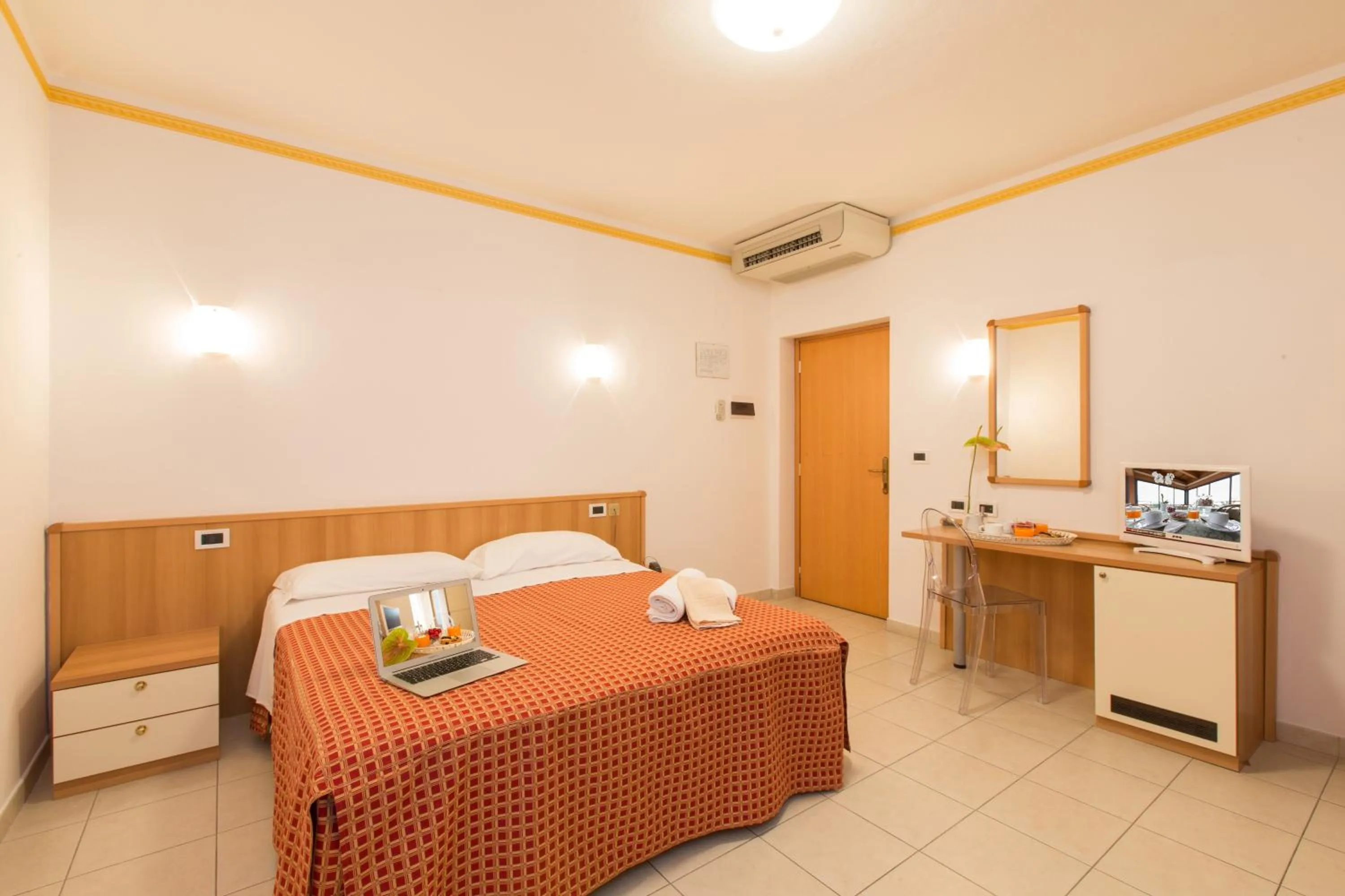 Bed in Ristorante Hotel Lucia - 100 mt dal mare
