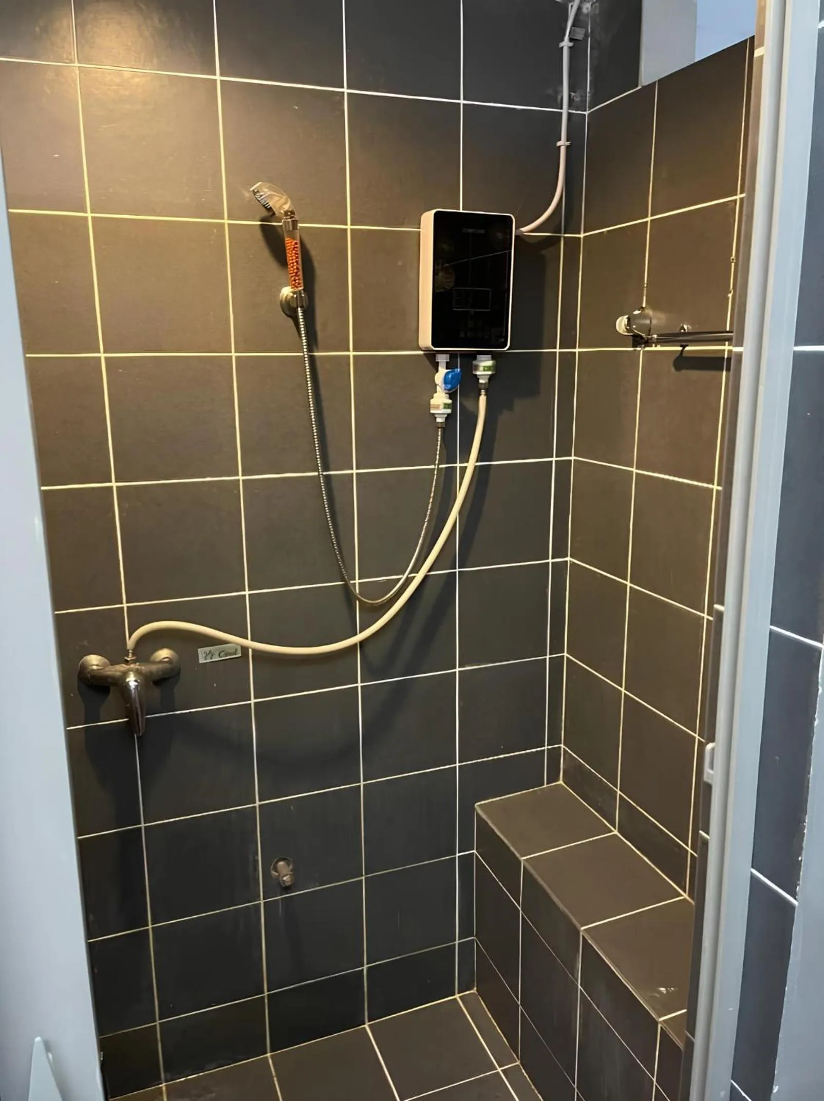 Toilet in Natol Budget Homestay Rock Road