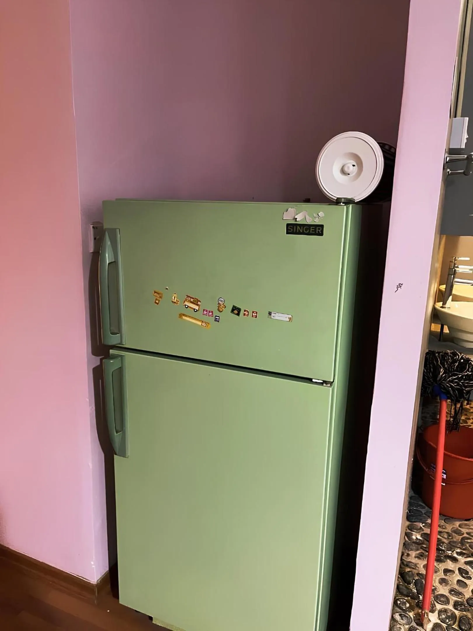 kitchen in Natol Budget Homestay Rock Road