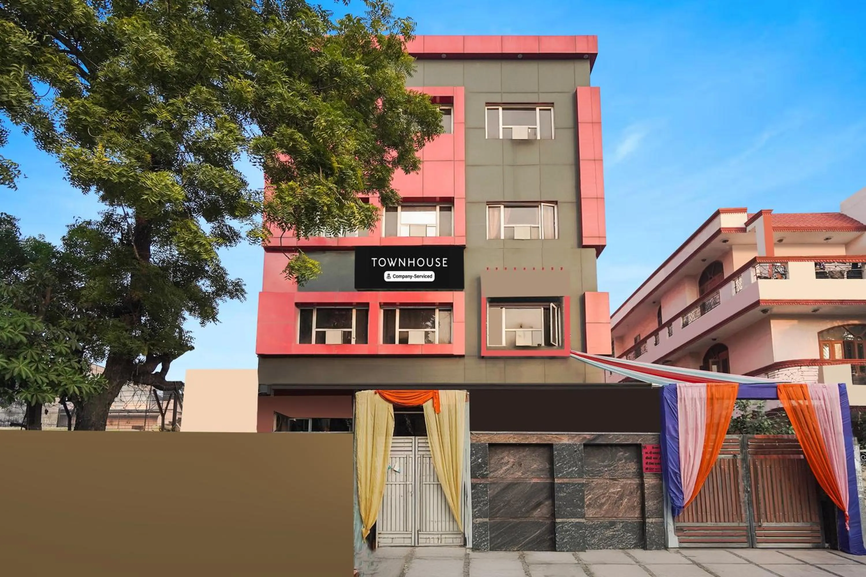 Facade/entrance in Townhouse Maithli Marg Sector 55 Formerly Red Roof