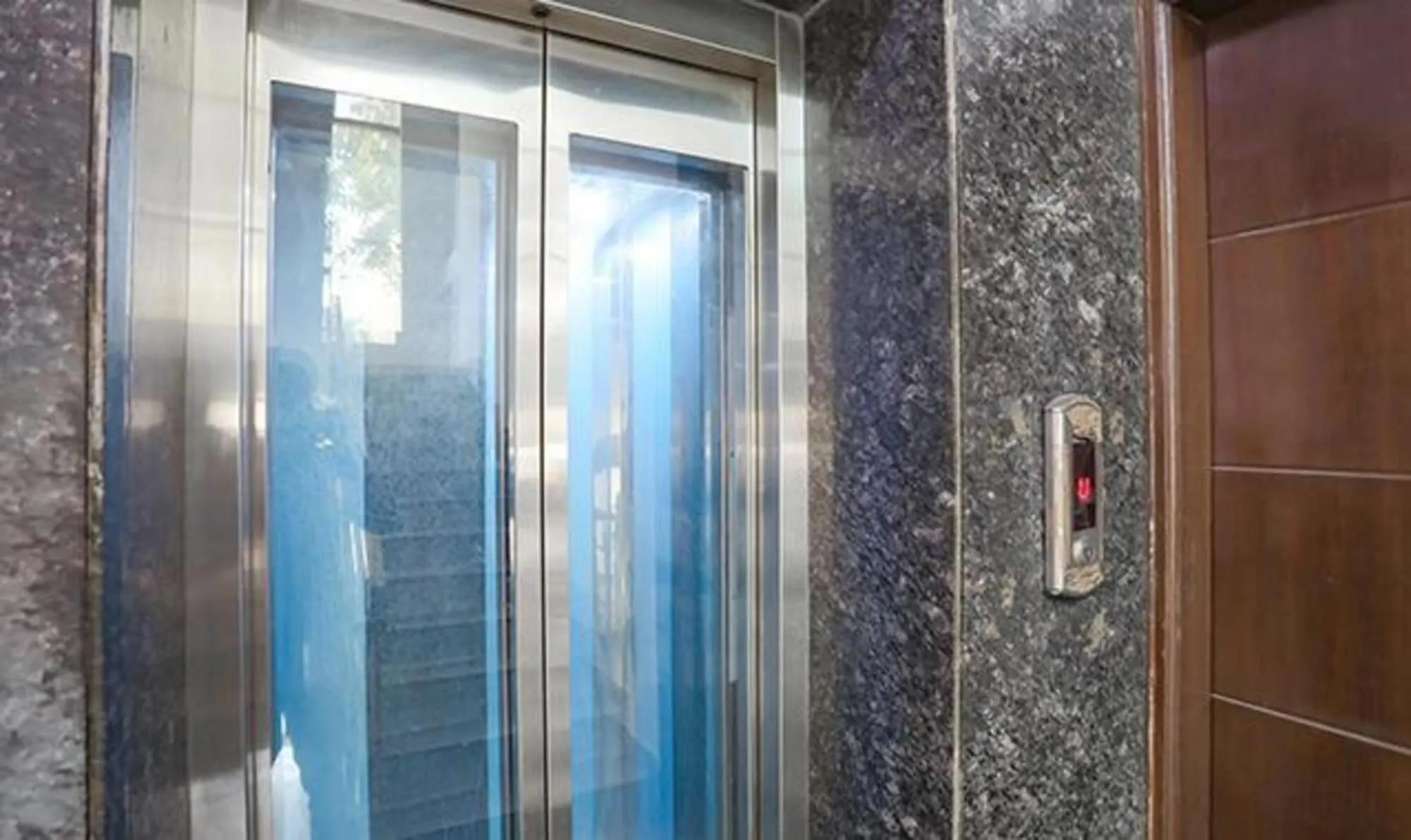 elevator in FabHotel Comfirt Inn