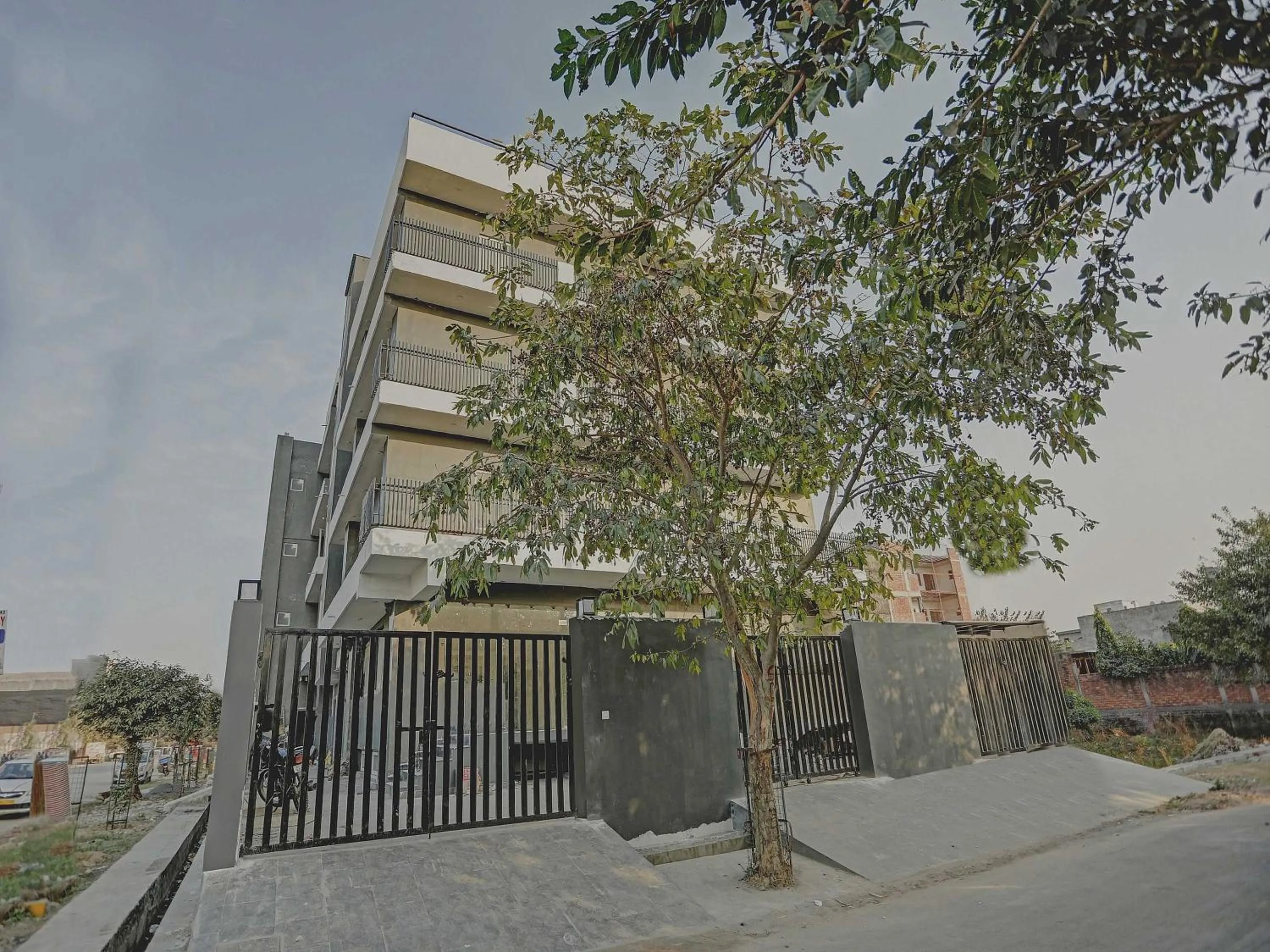 Facade/entrance in Super Townhouse Crystal Leaf