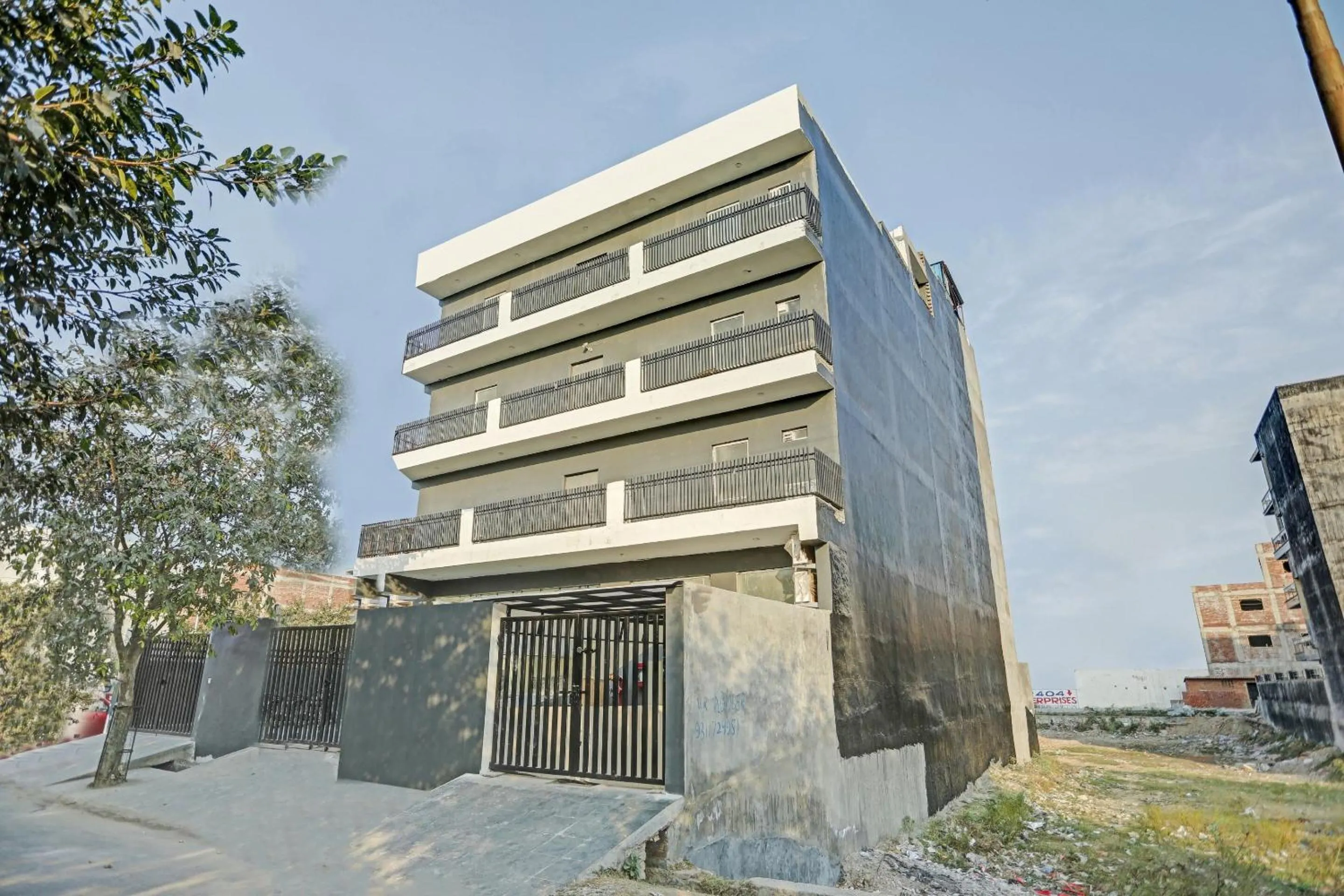 Facade/entrance in Super Townhouse Crystal Leaf