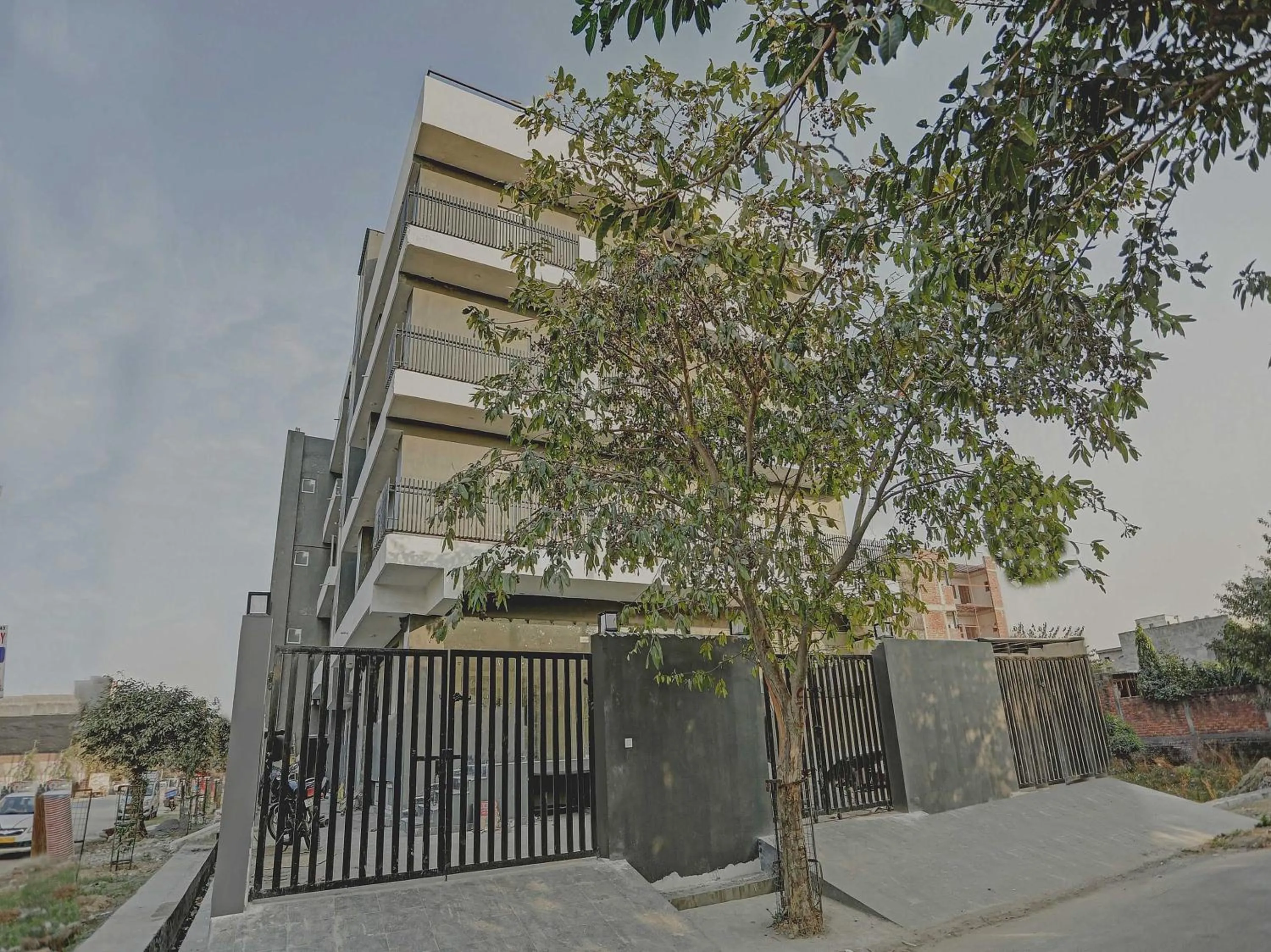 Facade/entrance in Super Townhouse Crystal Leaf