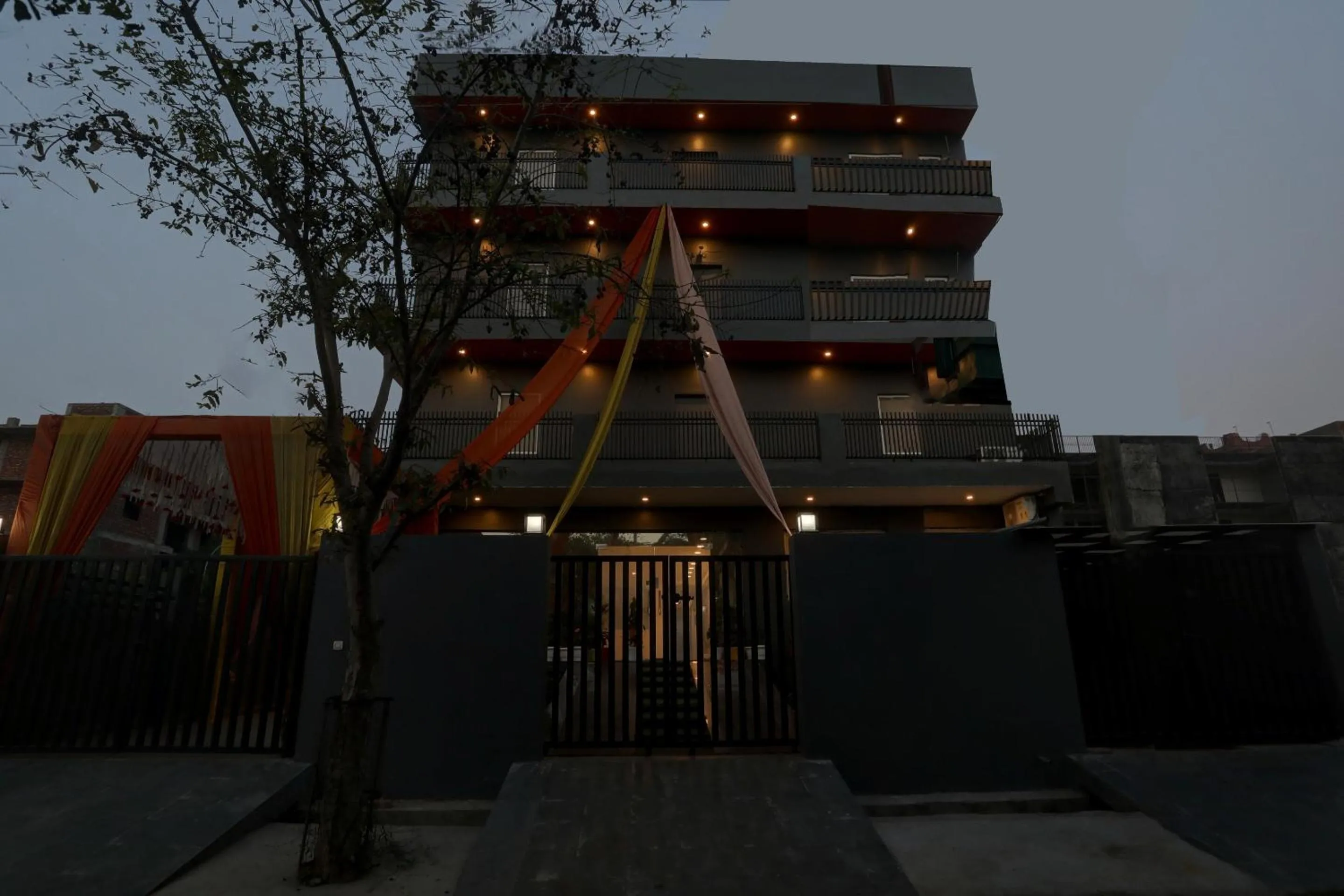 Facade/entrance in Super Townhouse Crystal Leaf