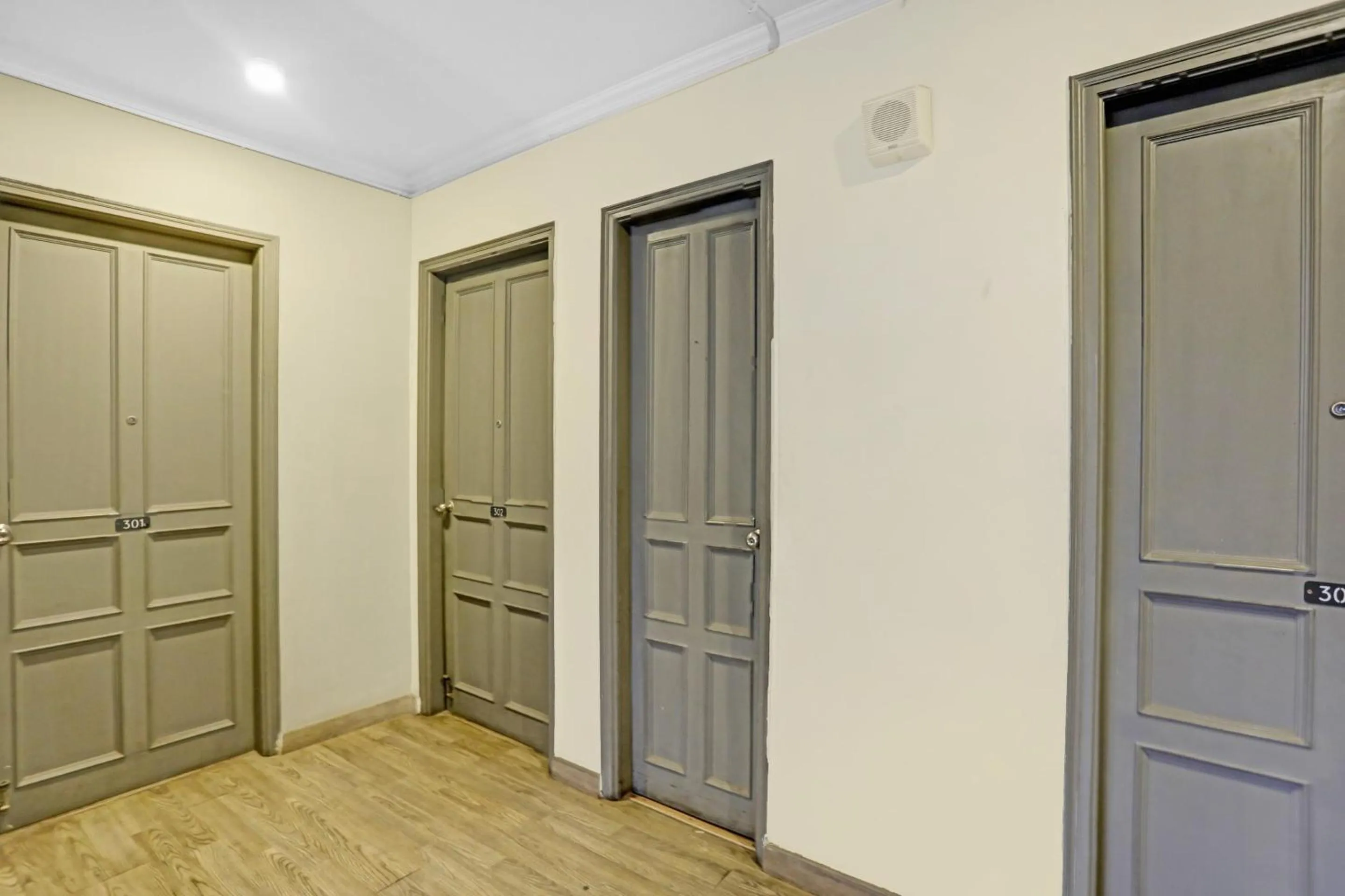 Bathroom in Super Townhouse Crystal Leaf