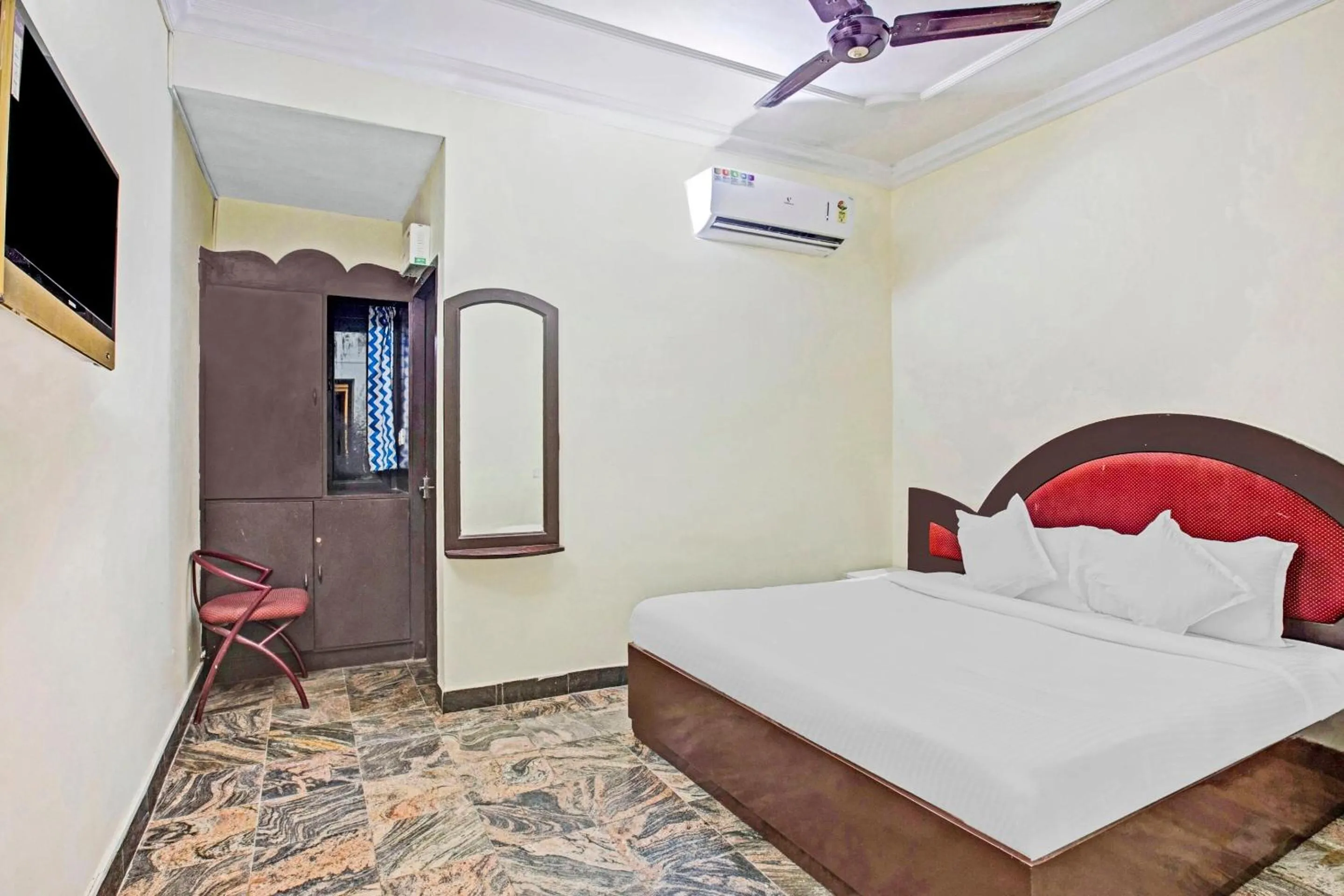 Bedroom in Hotel O Neethu Residency