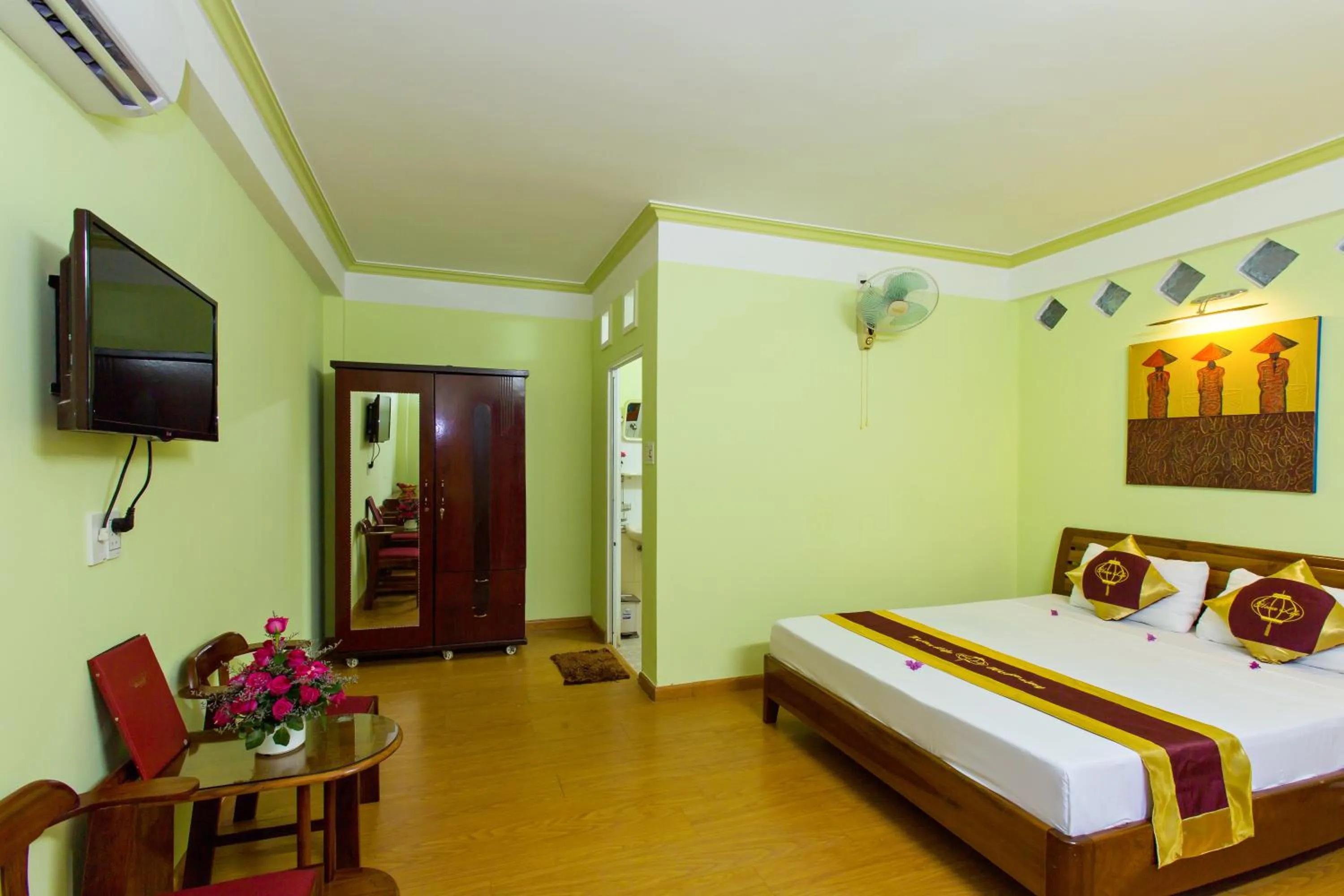 Photo of the whole room, Bed in Hoi An Life Villa