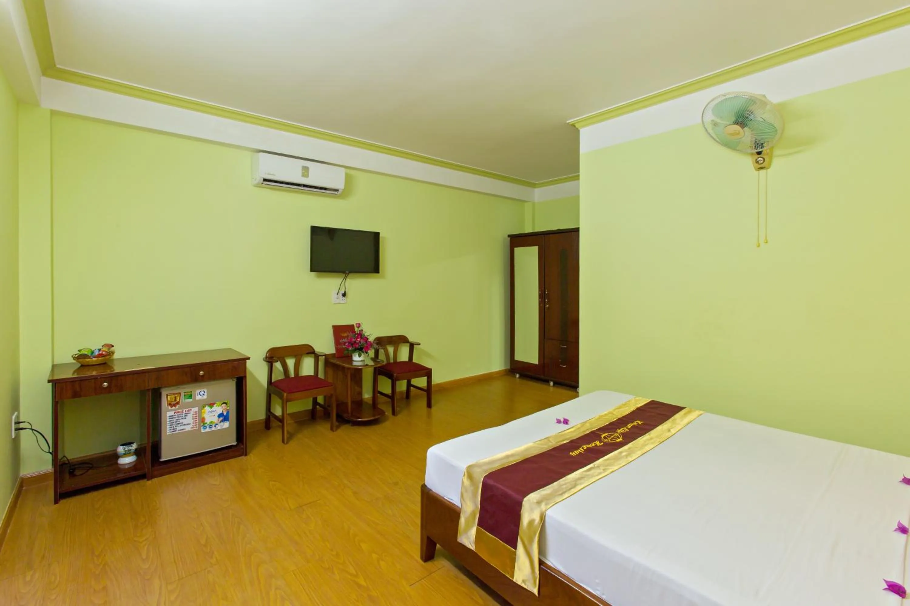 Photo of the whole room, Bed in Hoi An Life Villa