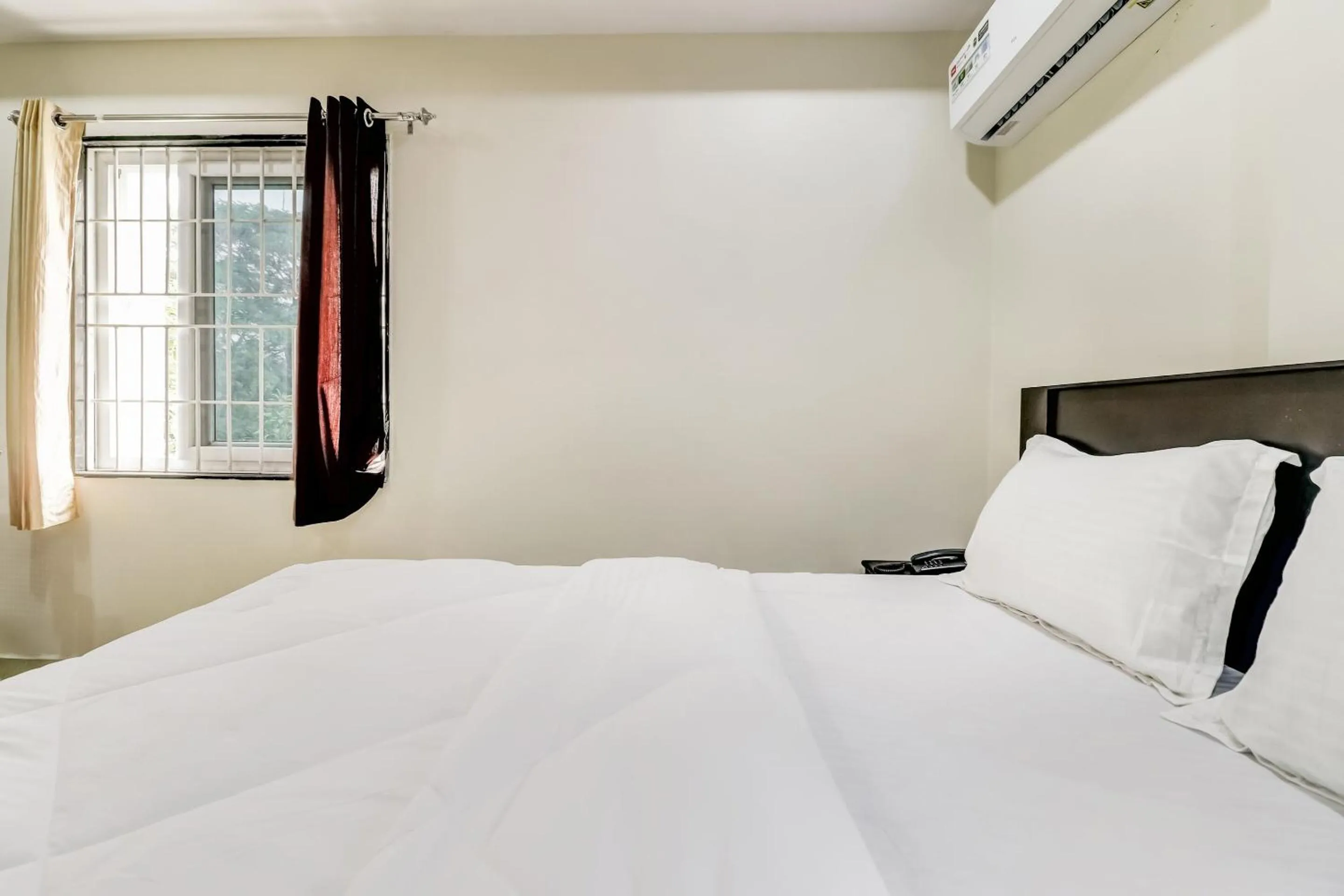 Bedroom in Hotel O Sri Singampalli Residency