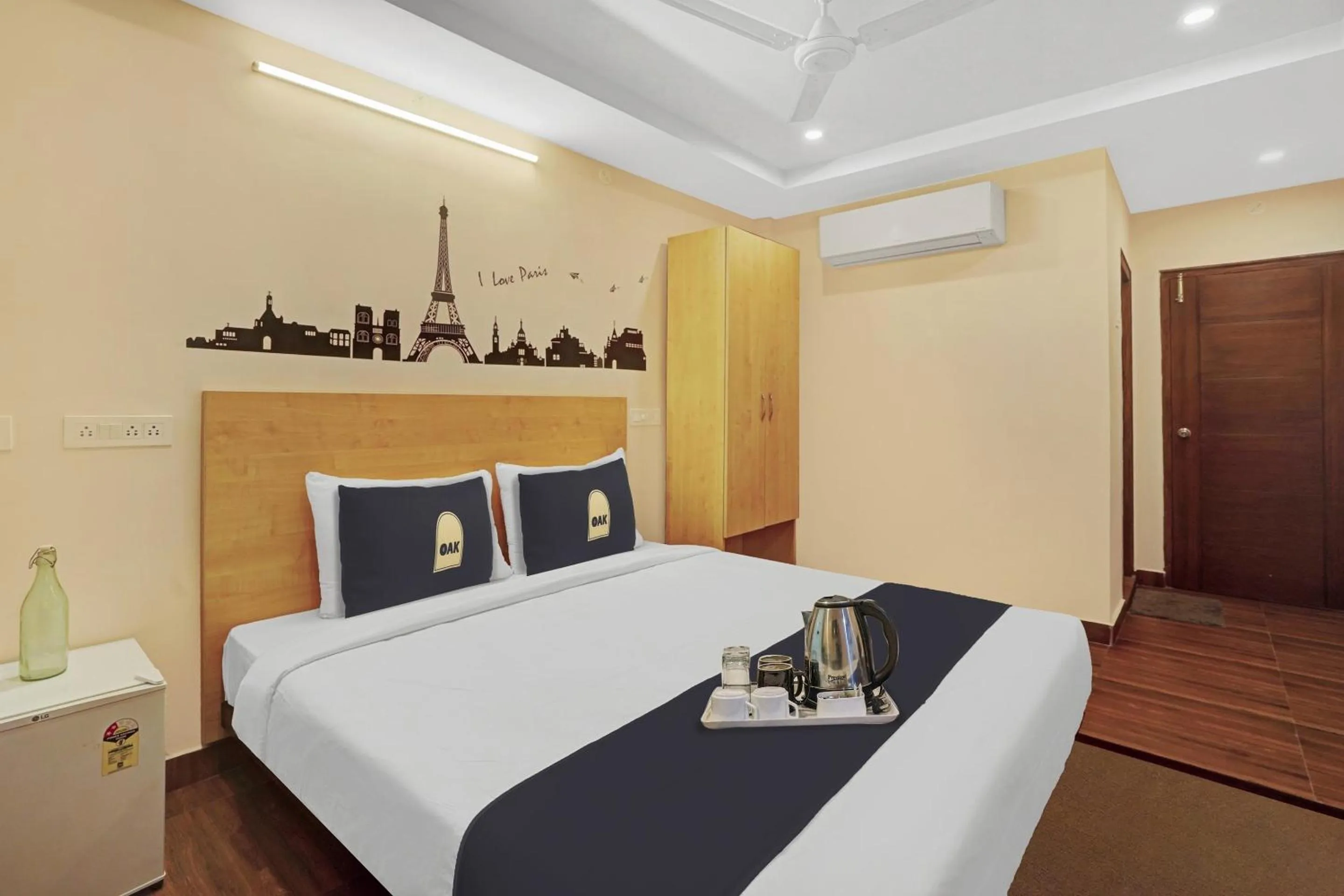 Bedroom, Bed in Capital O De Alphabet Kakinada