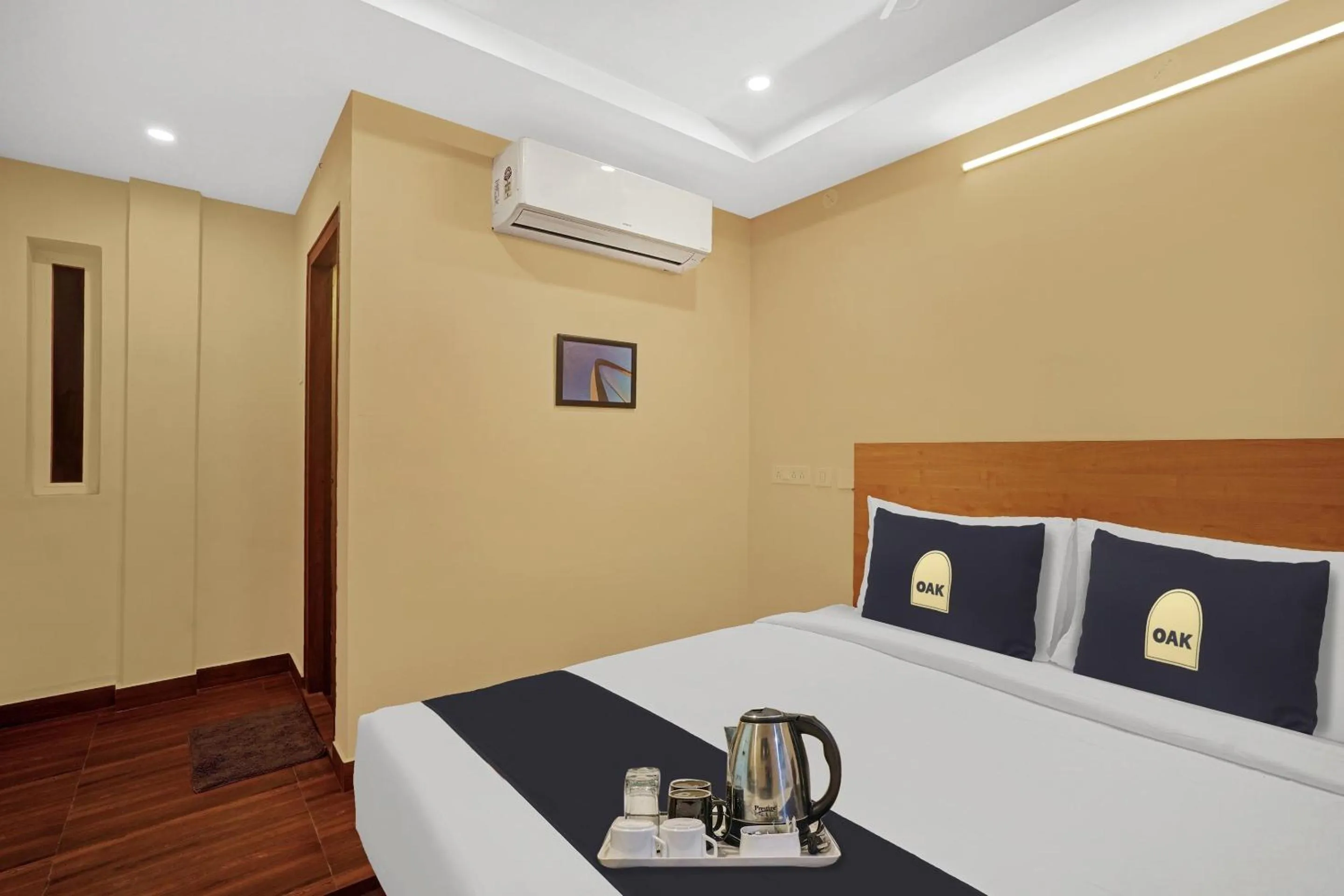 Bedroom, Bed in Capital O De Alphabet Kakinada