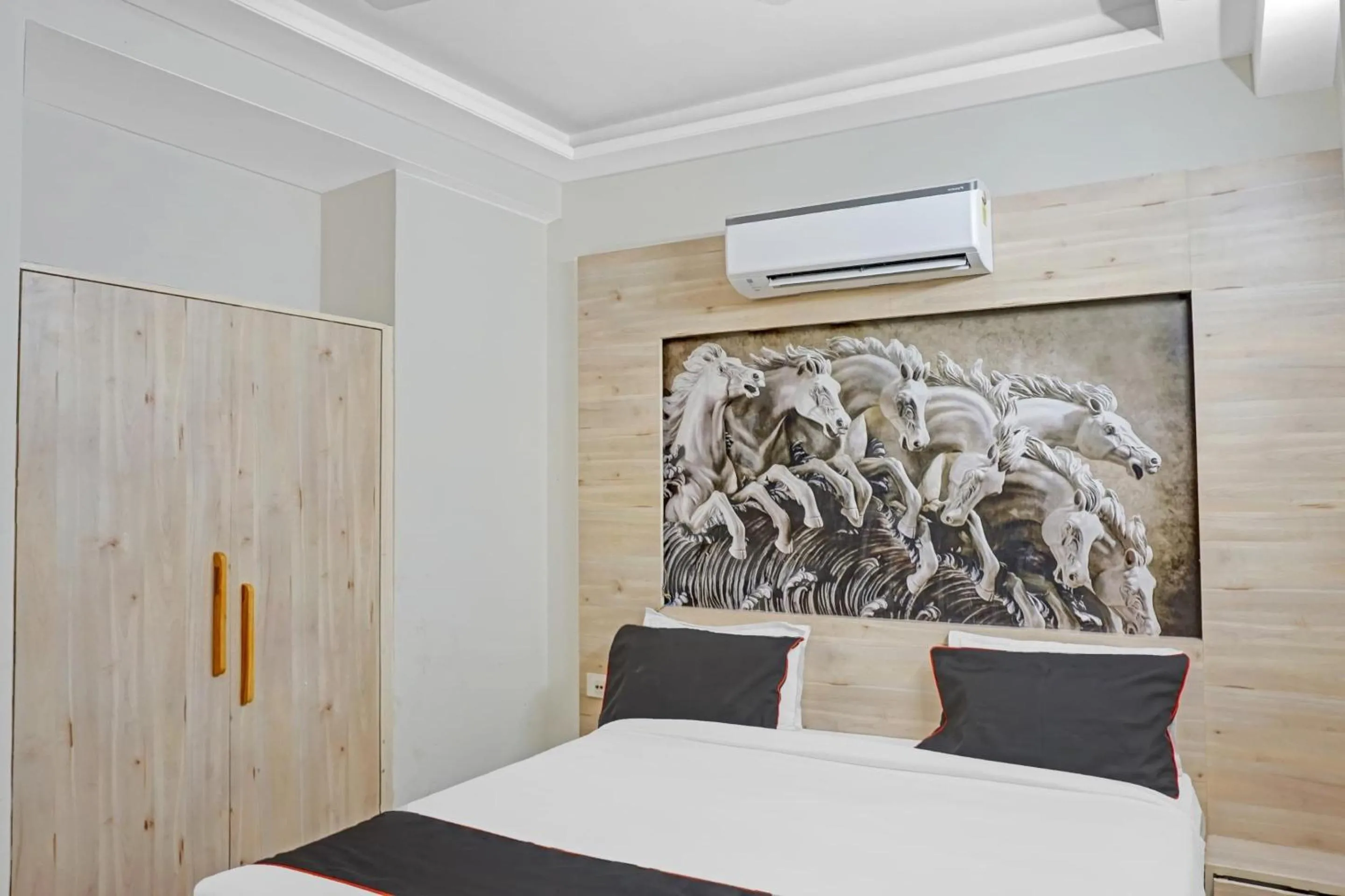 Lobby or reception, Bed in Hotel O Silver Inn