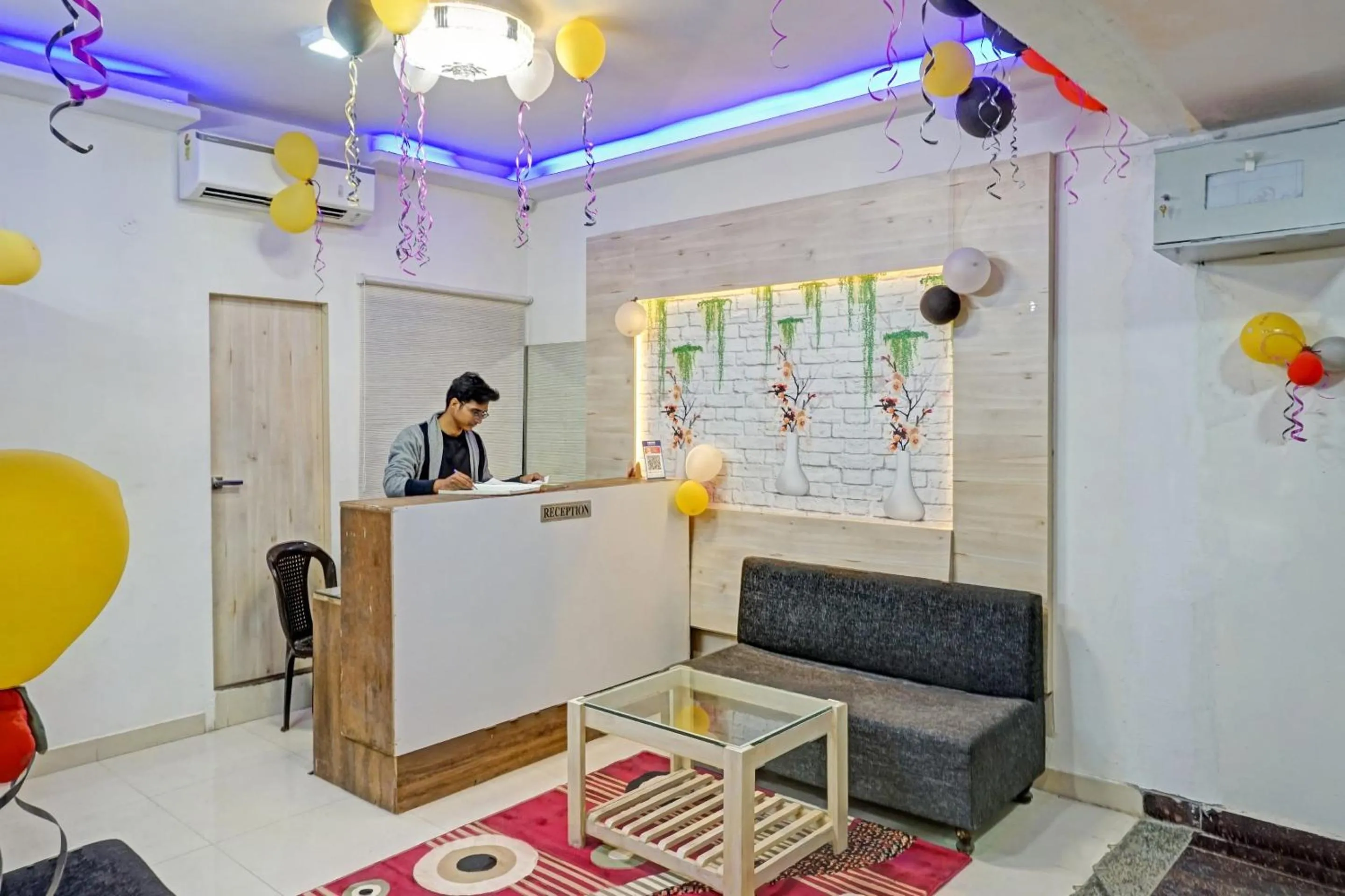 Lobby or reception in Hotel O Silver Inn
