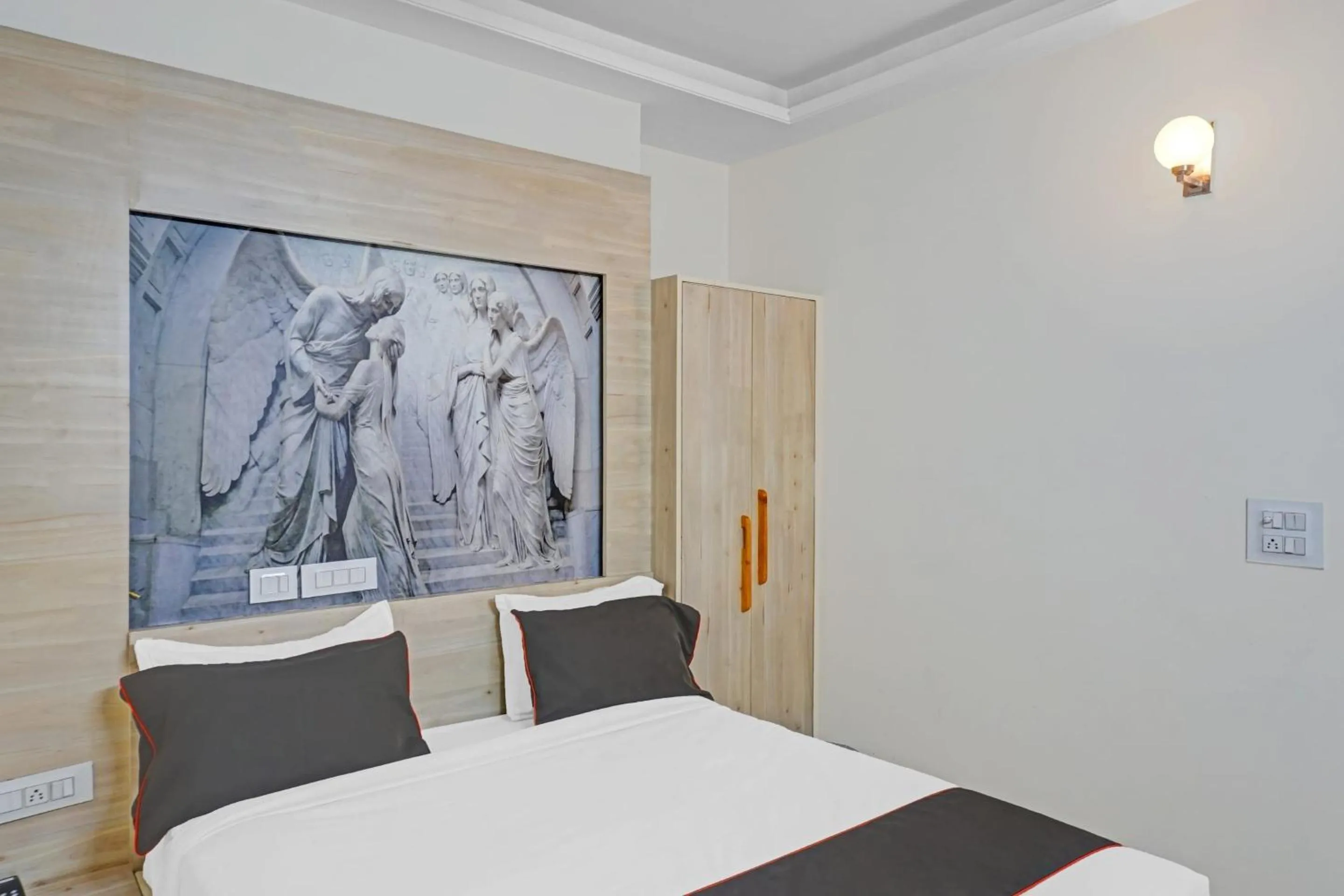 Bedroom, Bed in Hotel O Silver Inn