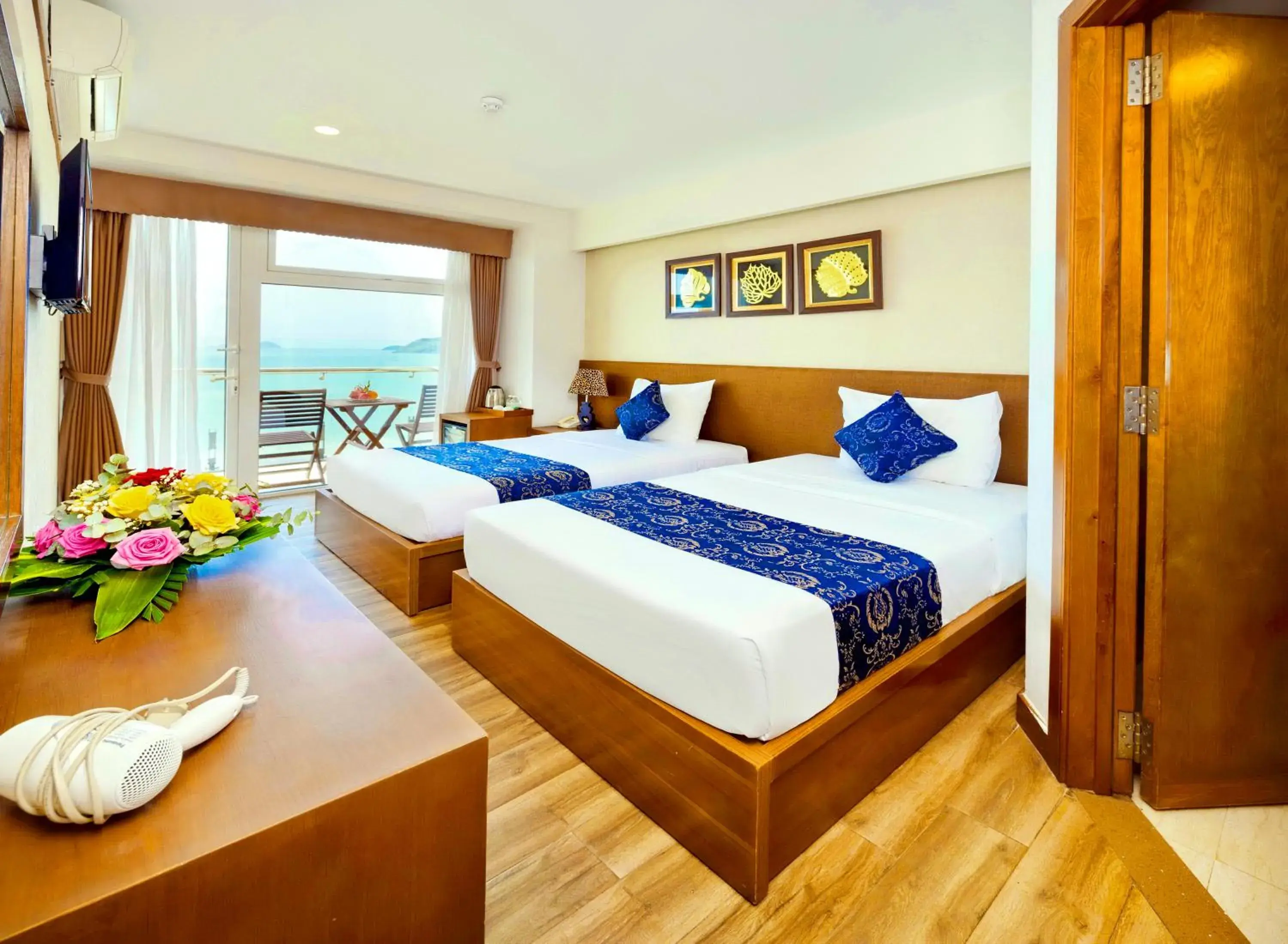 Deluxe Twin Room with Sea View in Saphia Hotel Nha Trang Deluxe Twin Room with Sea View in Saphia Hotel Nha Trang