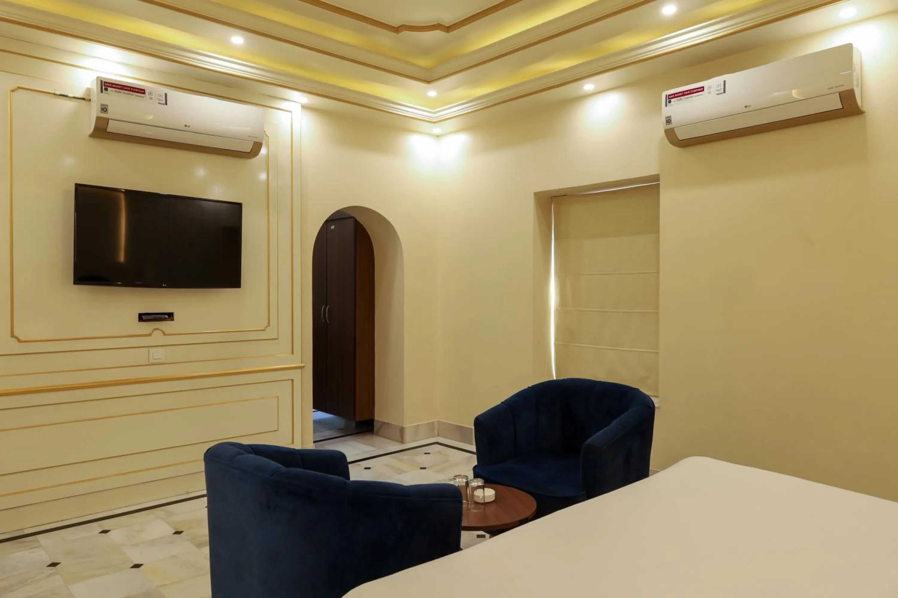 Living room in HOTEL CITY PALACE