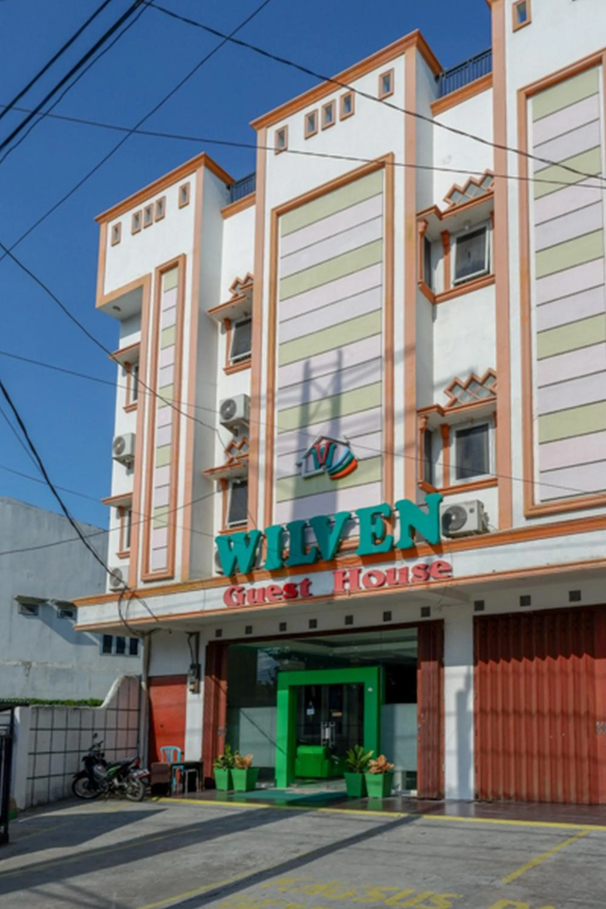 Property building in RedDoorz at Jalan Emmy Saelan Palu