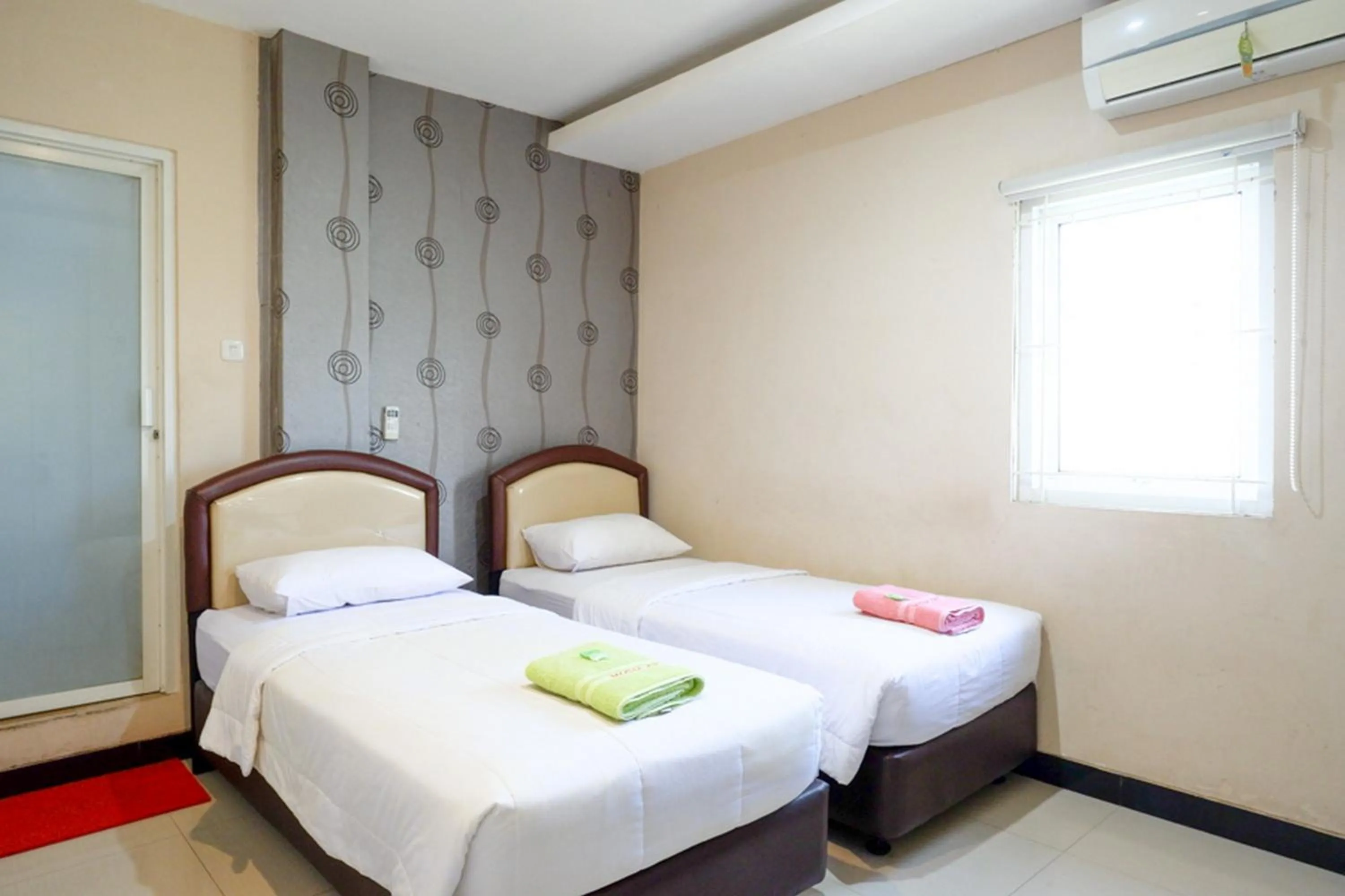 Bed in RedDoorz at Jalan Emmy Saelan Palu