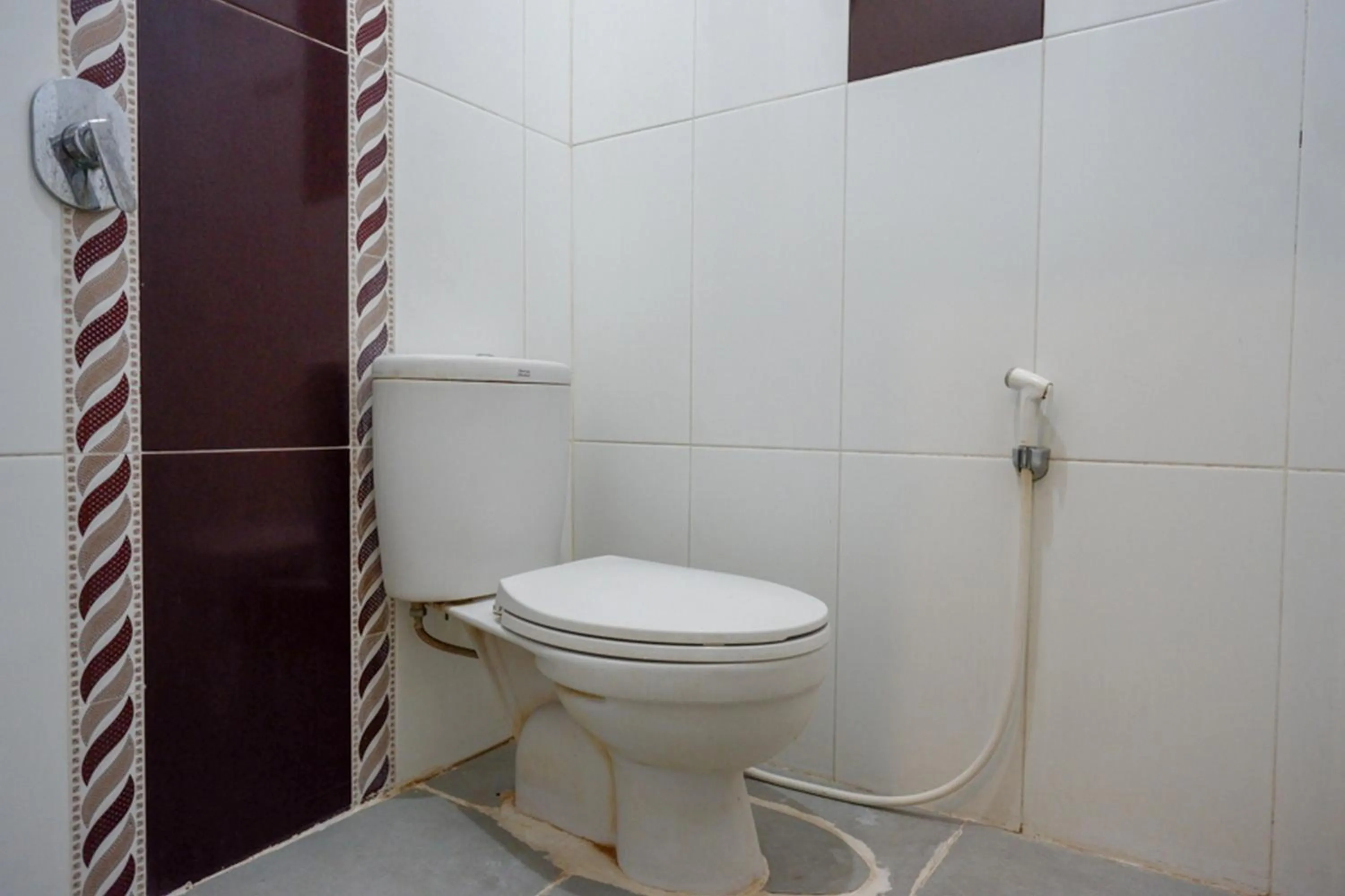 Bathroom in RedDoorz at Jalan Emmy Saelan Palu