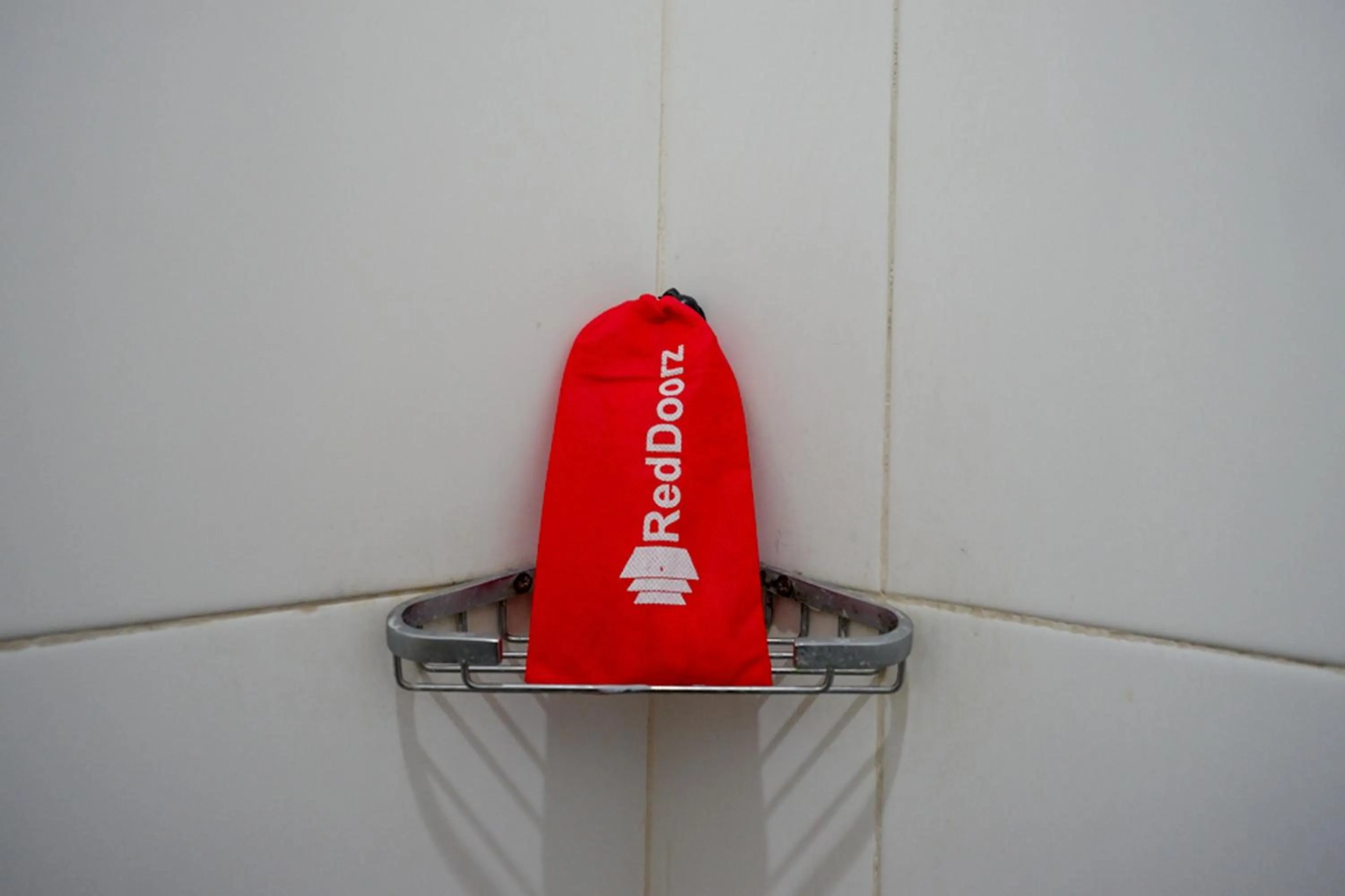 Bathroom in RedDoorz at Jalan Emmy Saelan Palu