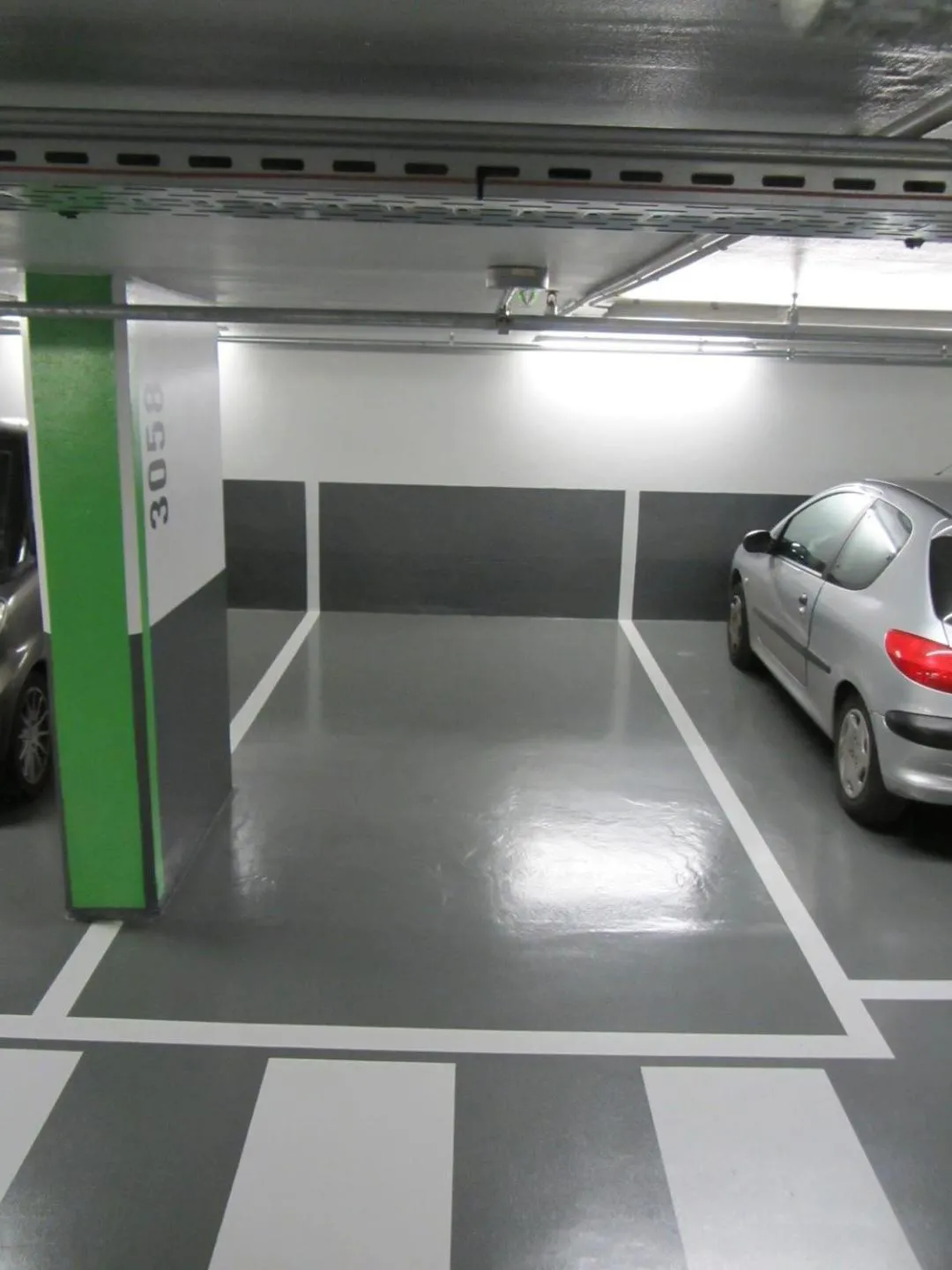 Parking in Luxury Studio Daumesnil Wifi & Netflix