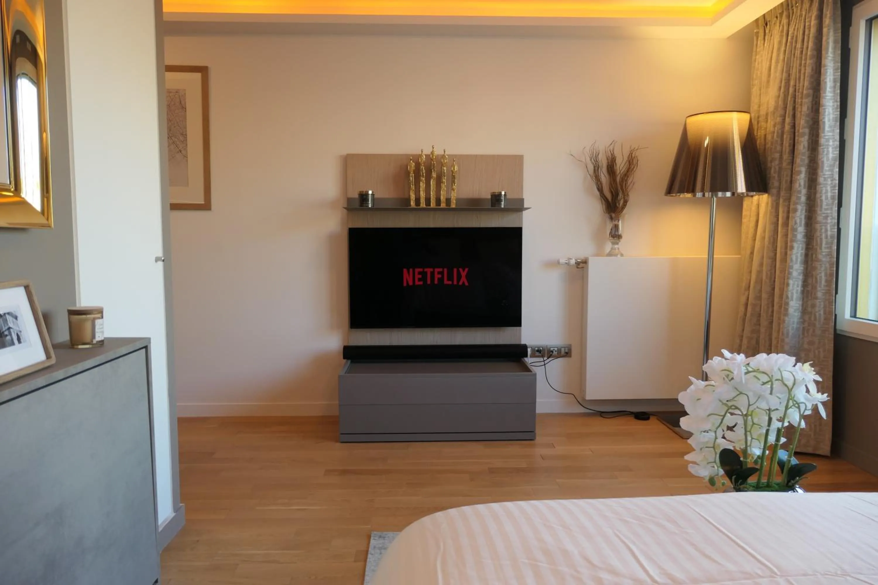 TV and multimedia, Bed in Luxury Studio Daumesnil Wifi & Netflix