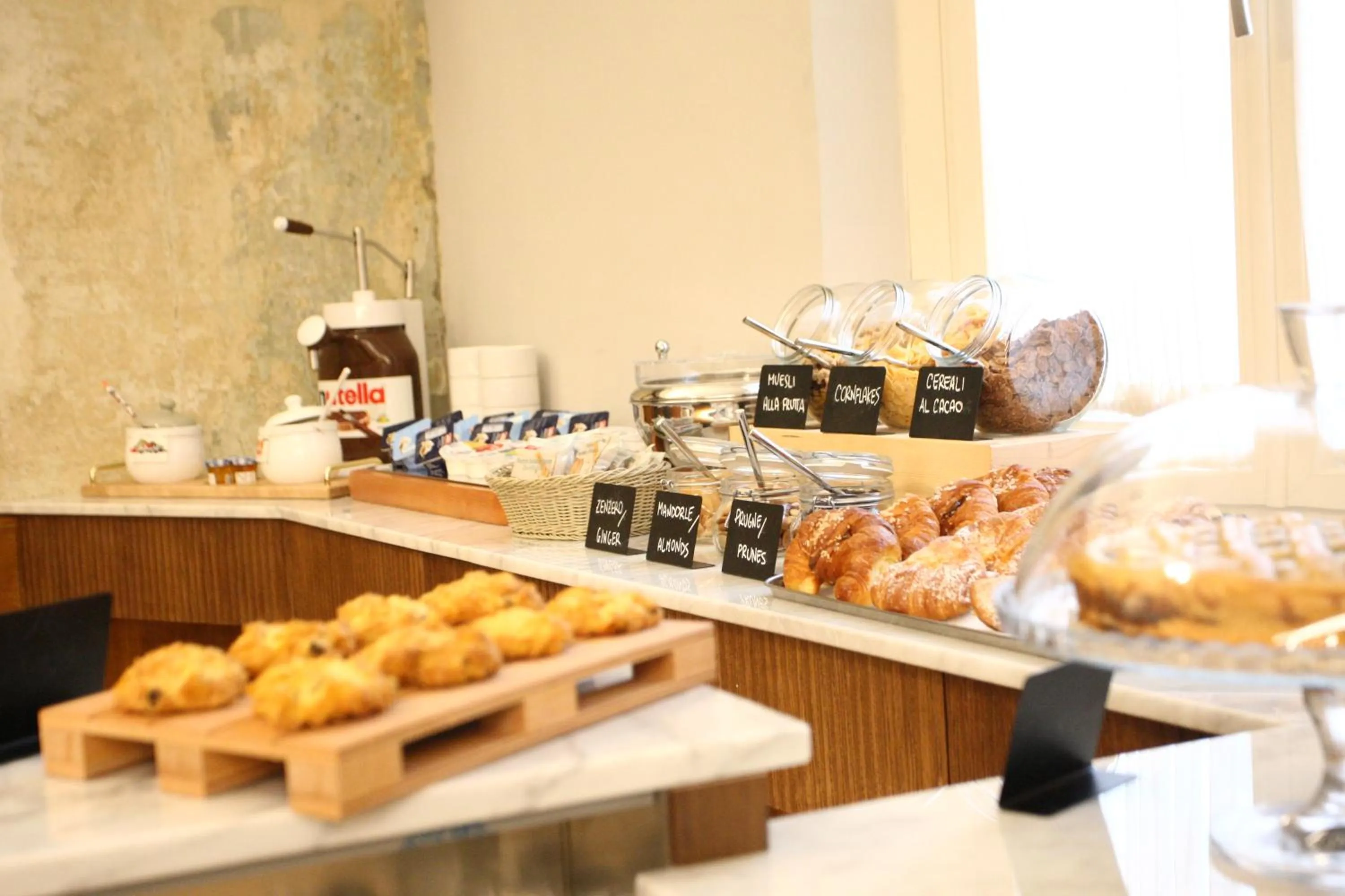 Buffet breakfast in Hotel Il Sole