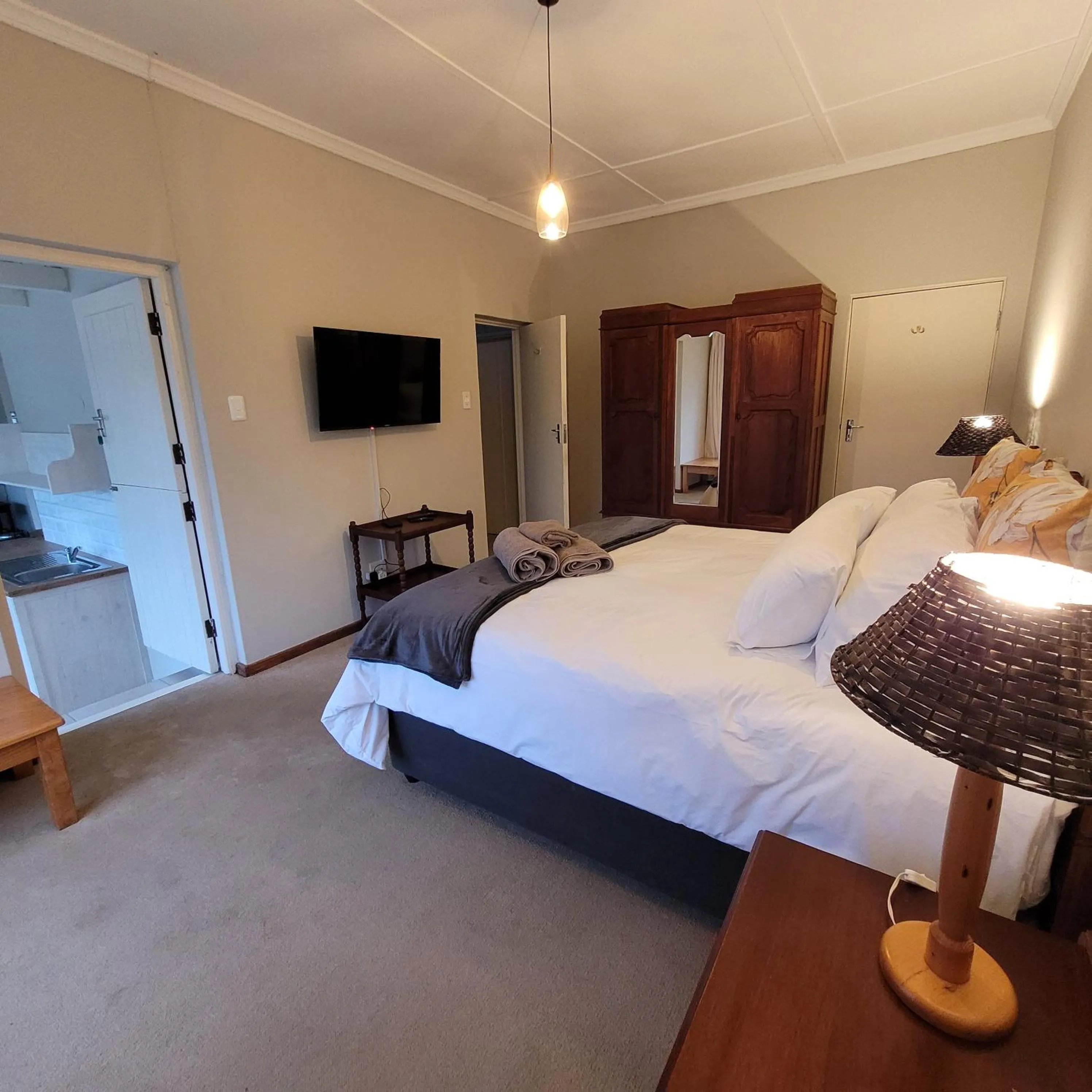 Bedroom, Bed in AppleBee Guest Cottages