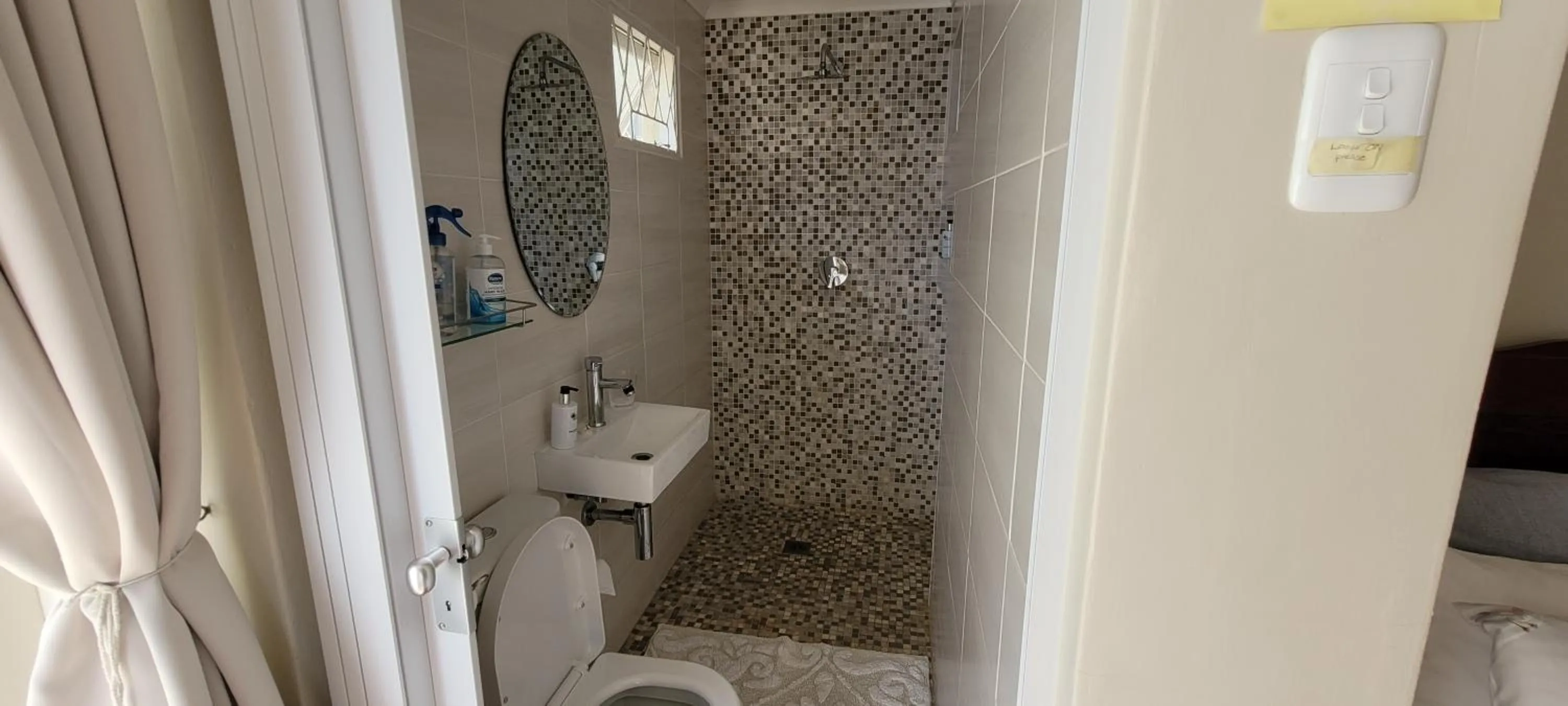 Bathroom in AppleBee Guest Cottages