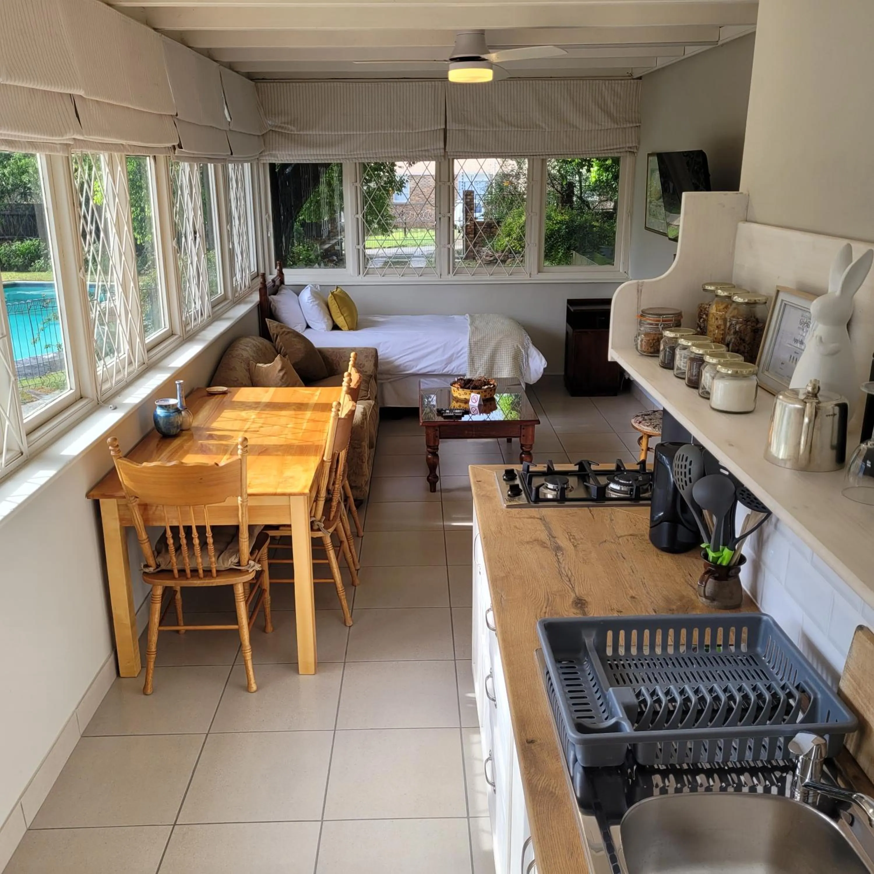 Lounge or bar in AppleBee Guest Cottages