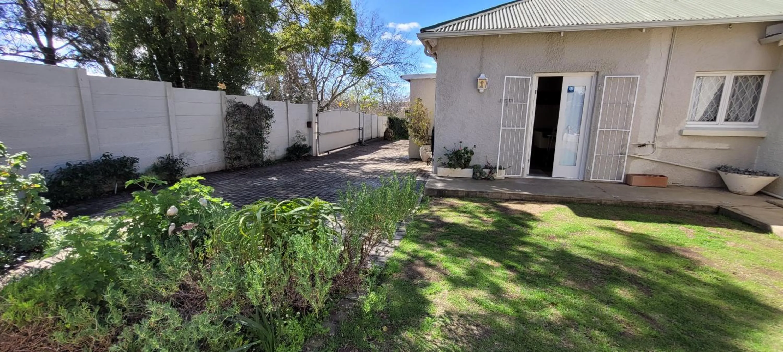 Property building in AppleBee Guest Cottages