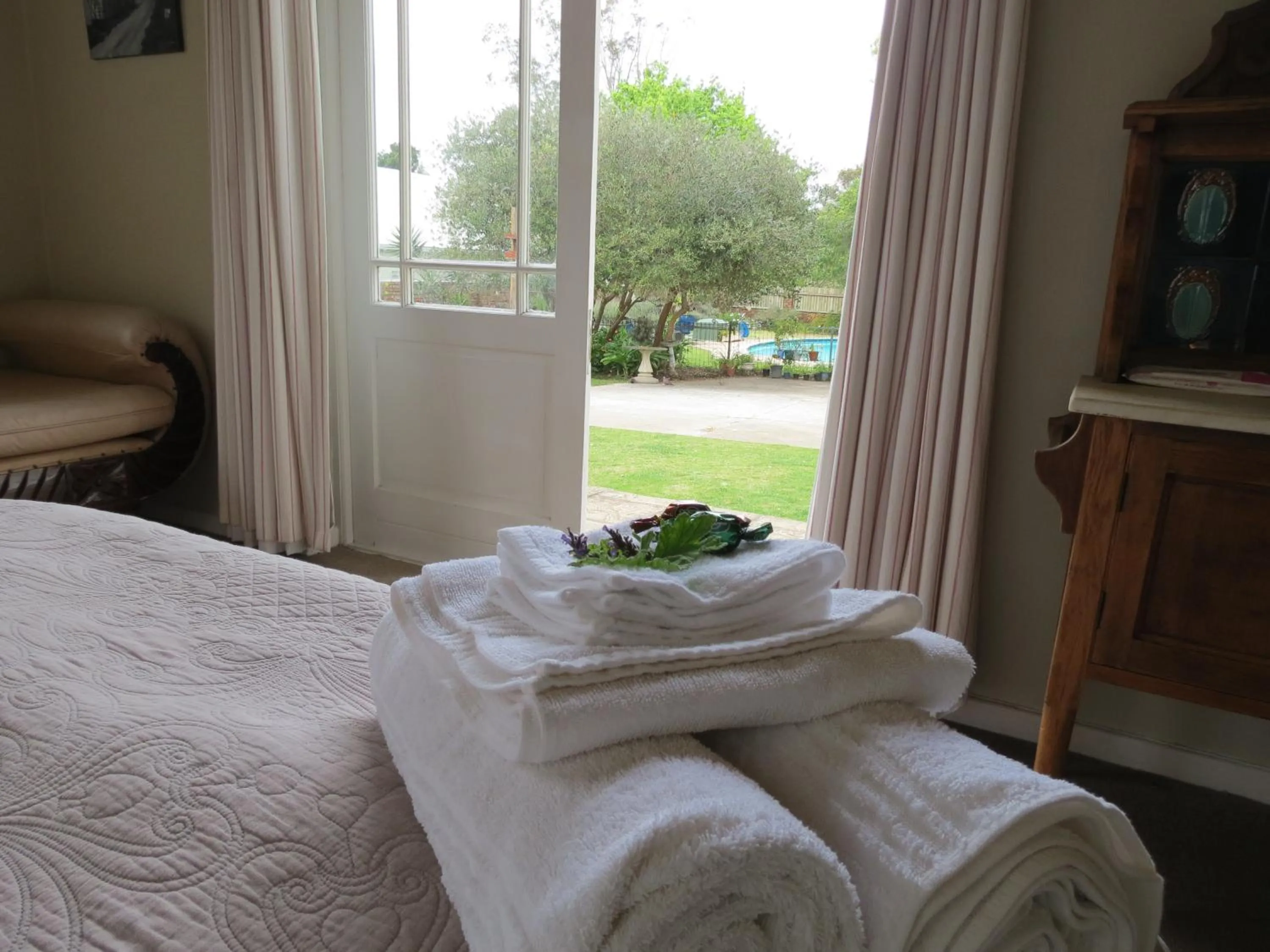 Garden, Bed in AppleBee Guest Cottages