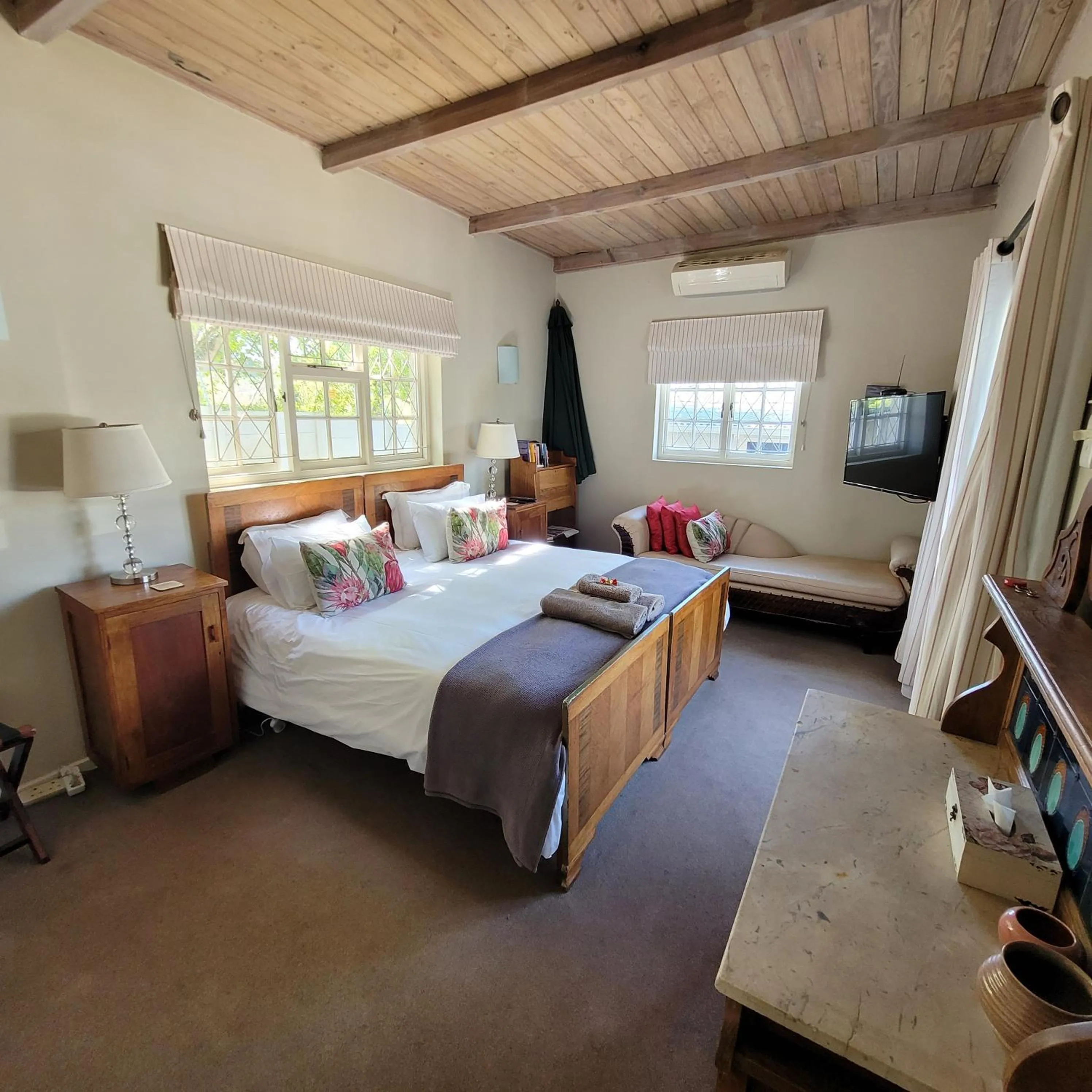 Bedroom, Bed in AppleBee Guest Cottages