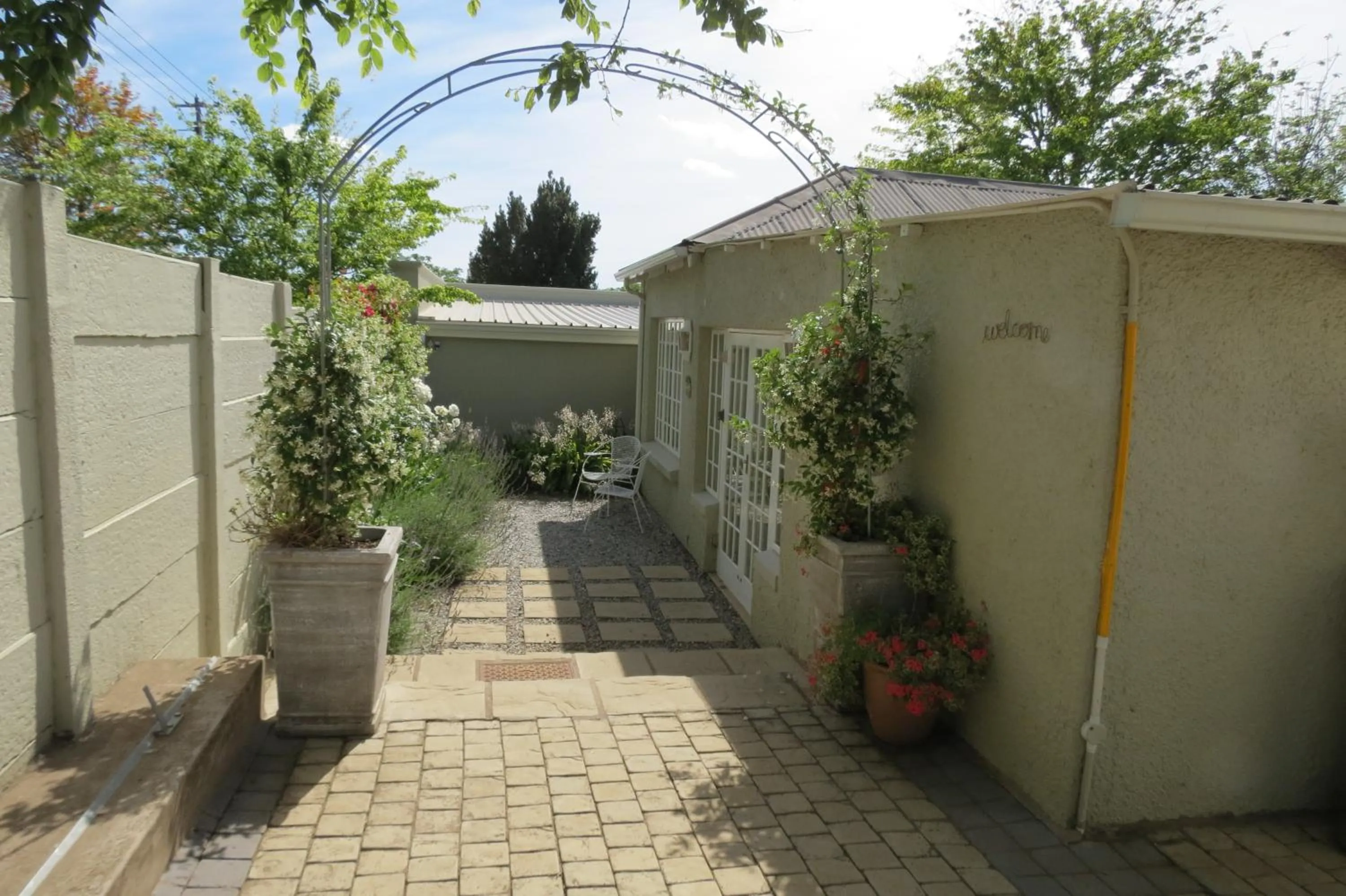 Facade/entrance in AppleBee Guest Cottages