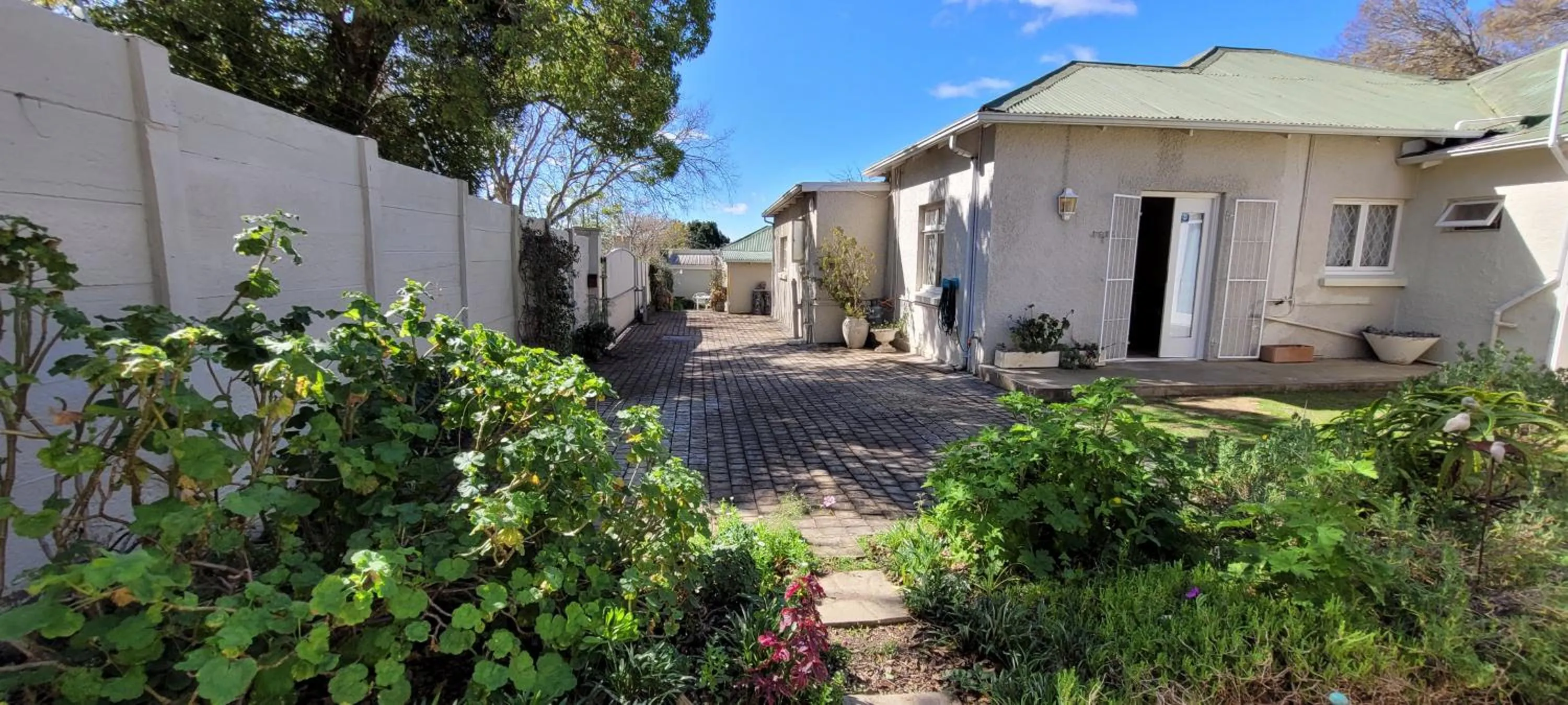 Property building in AppleBee Guest Cottages