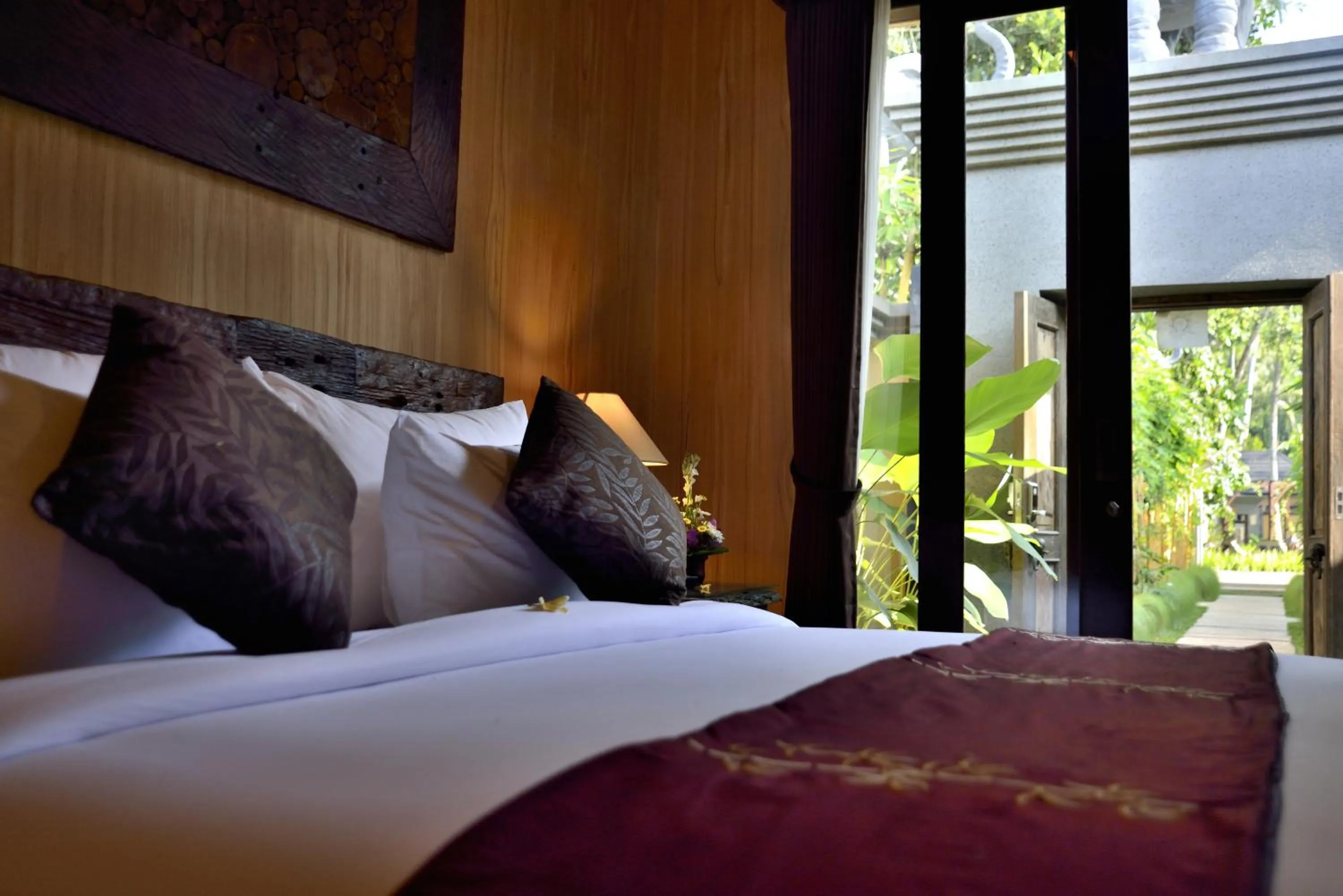 Bed in Gino Feruci Villa Ubud by KAGUM Hotels