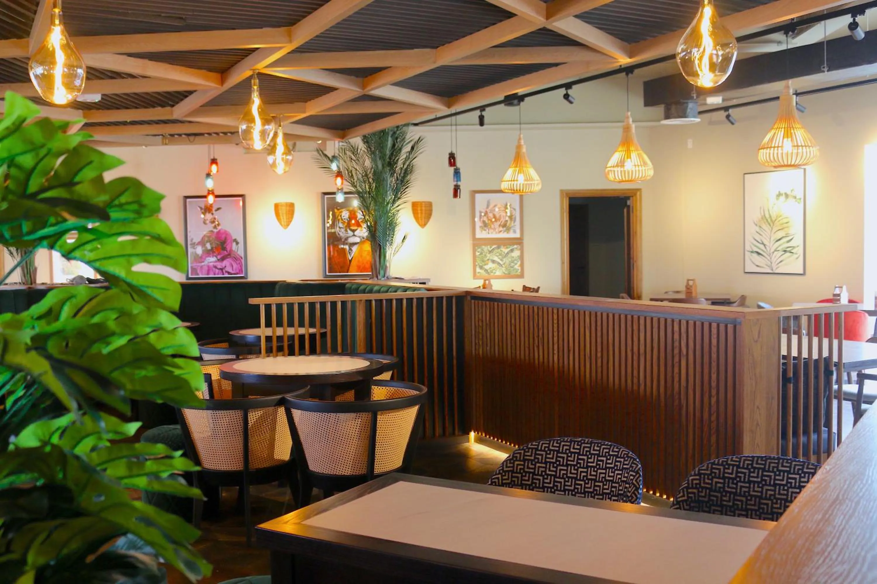 Restaurant/places to eat in Hex Wildlife Hotel at Yorkshire Wildlife Park