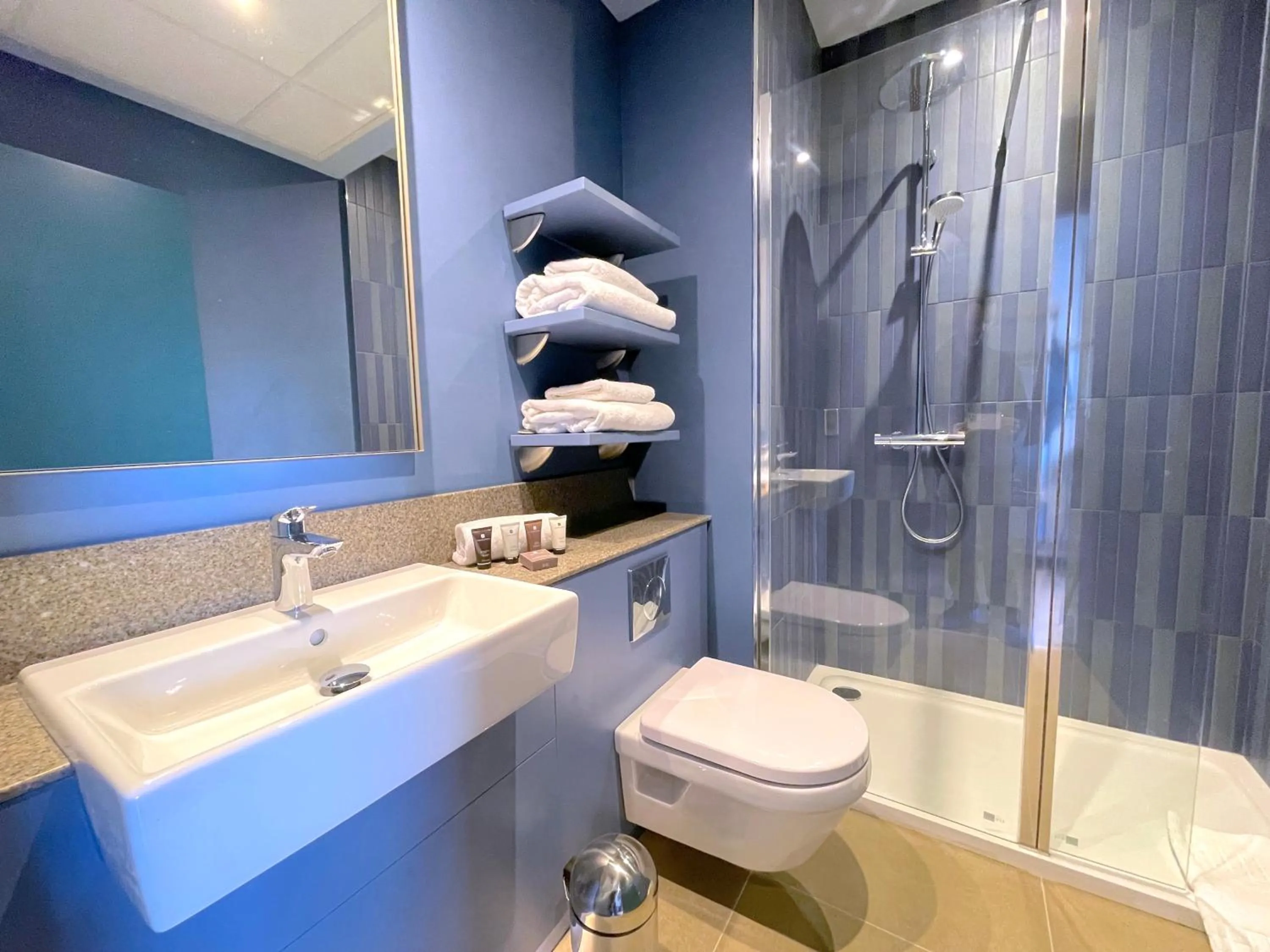 Bathroom in Hex Wildlife Hotel at Yorkshire Wildlife Park