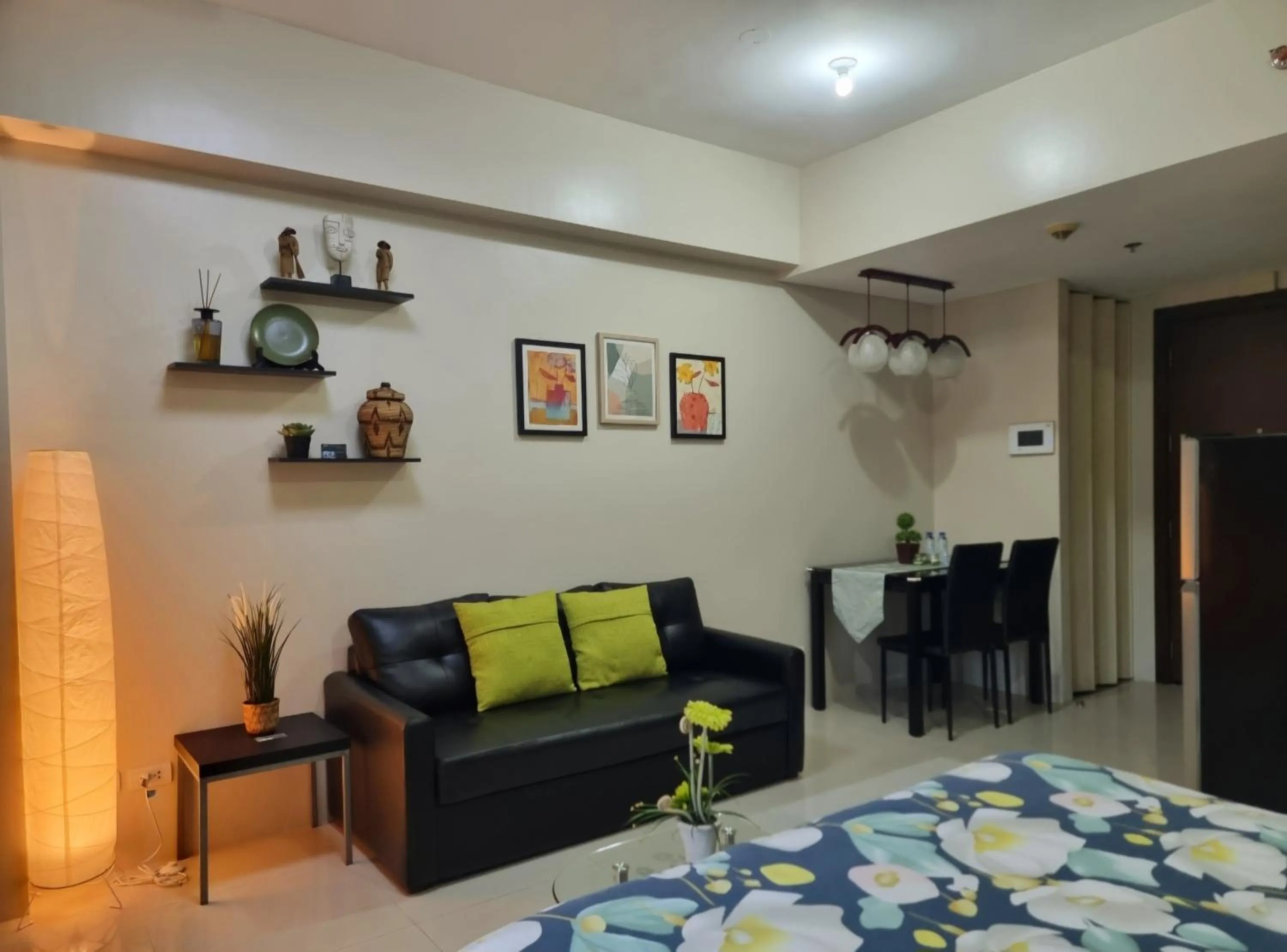 One Palm Tree Villas Condo Across NAIA Terminal 3
