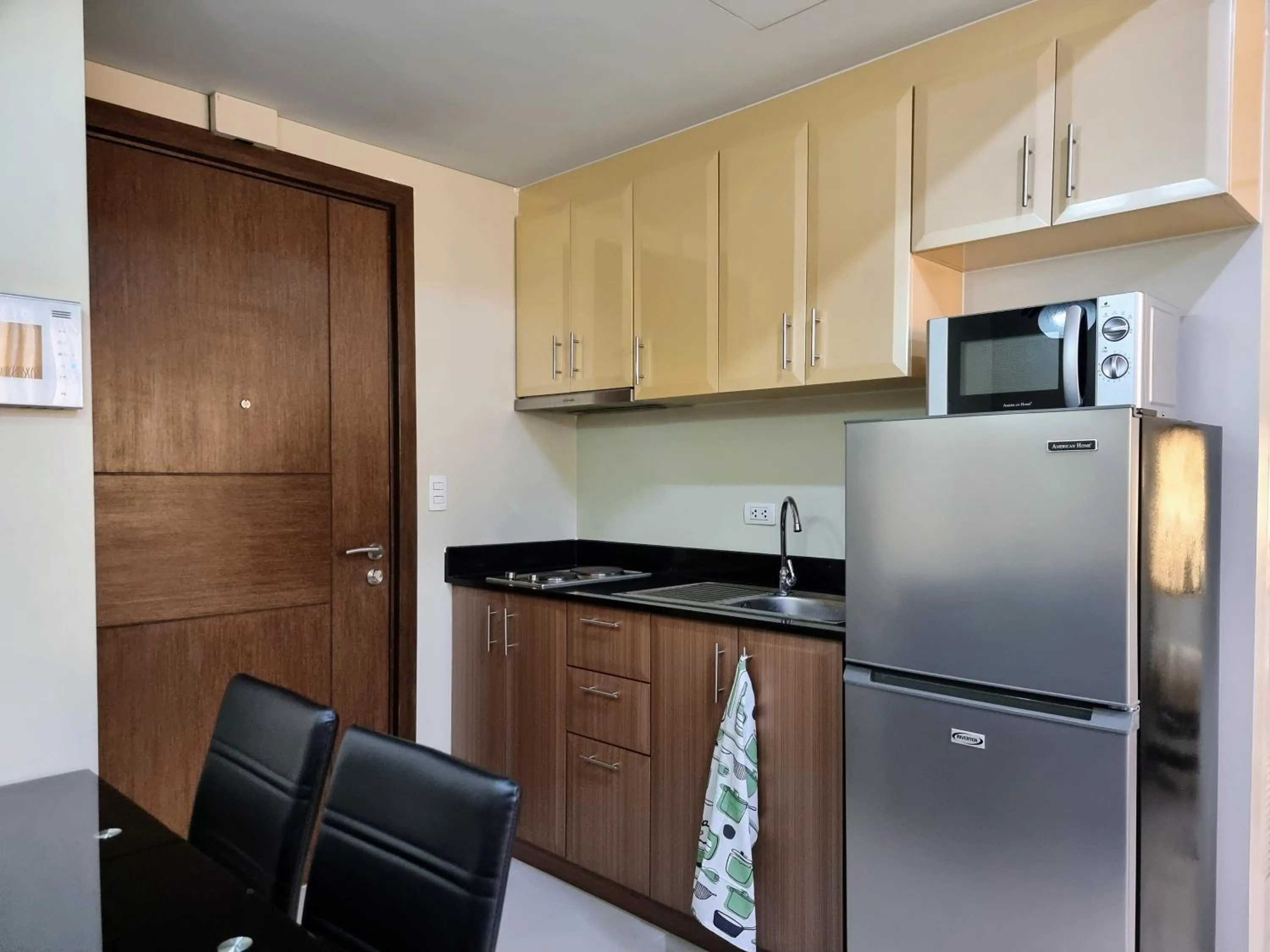 Kitchen or kitchenette in One Palm Tree Villas Condo Across NAIA Terminal 3
