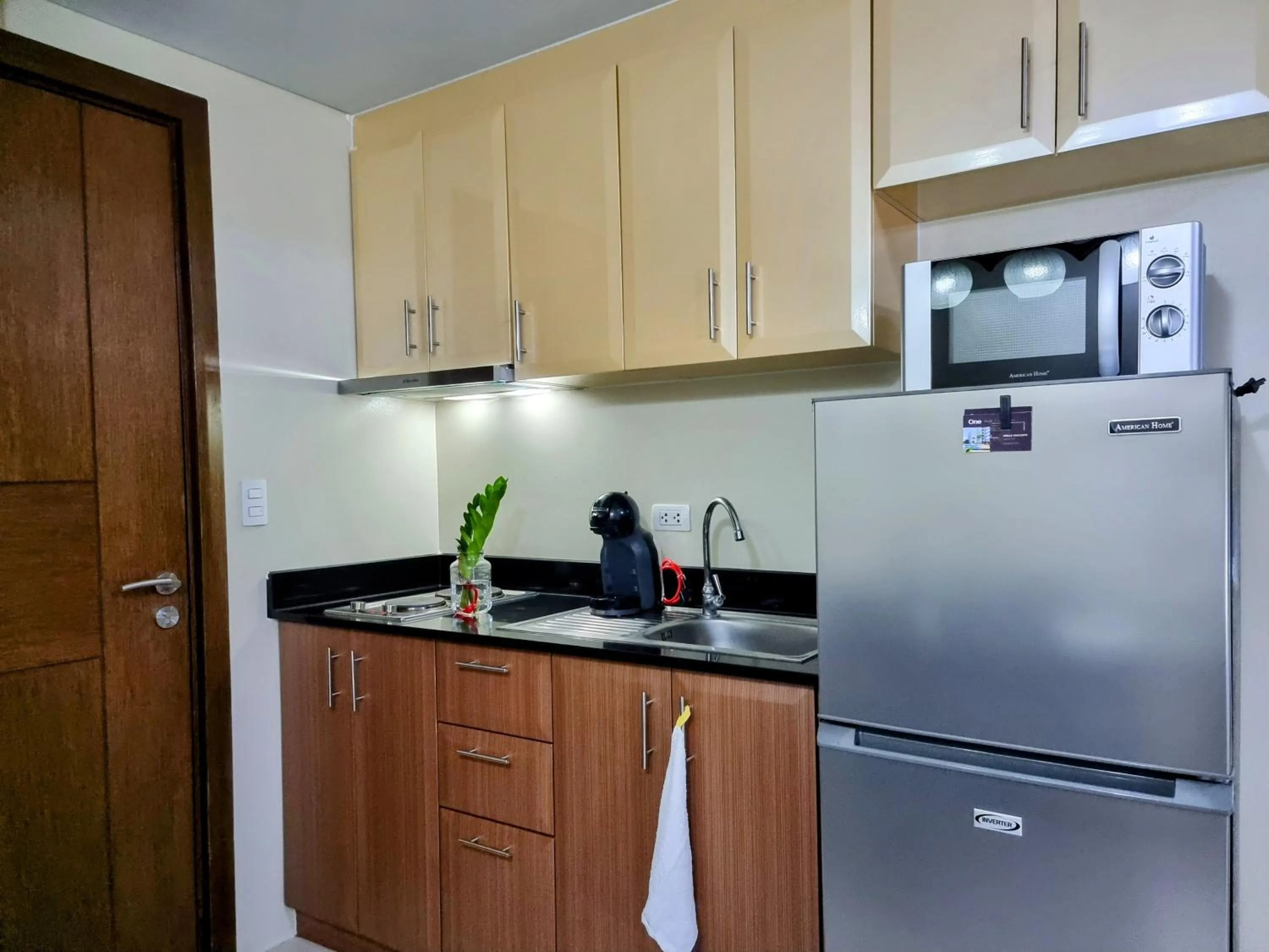 Kitchen or kitchenette in One Palm Tree Villas Condo Across NAIA Terminal 3