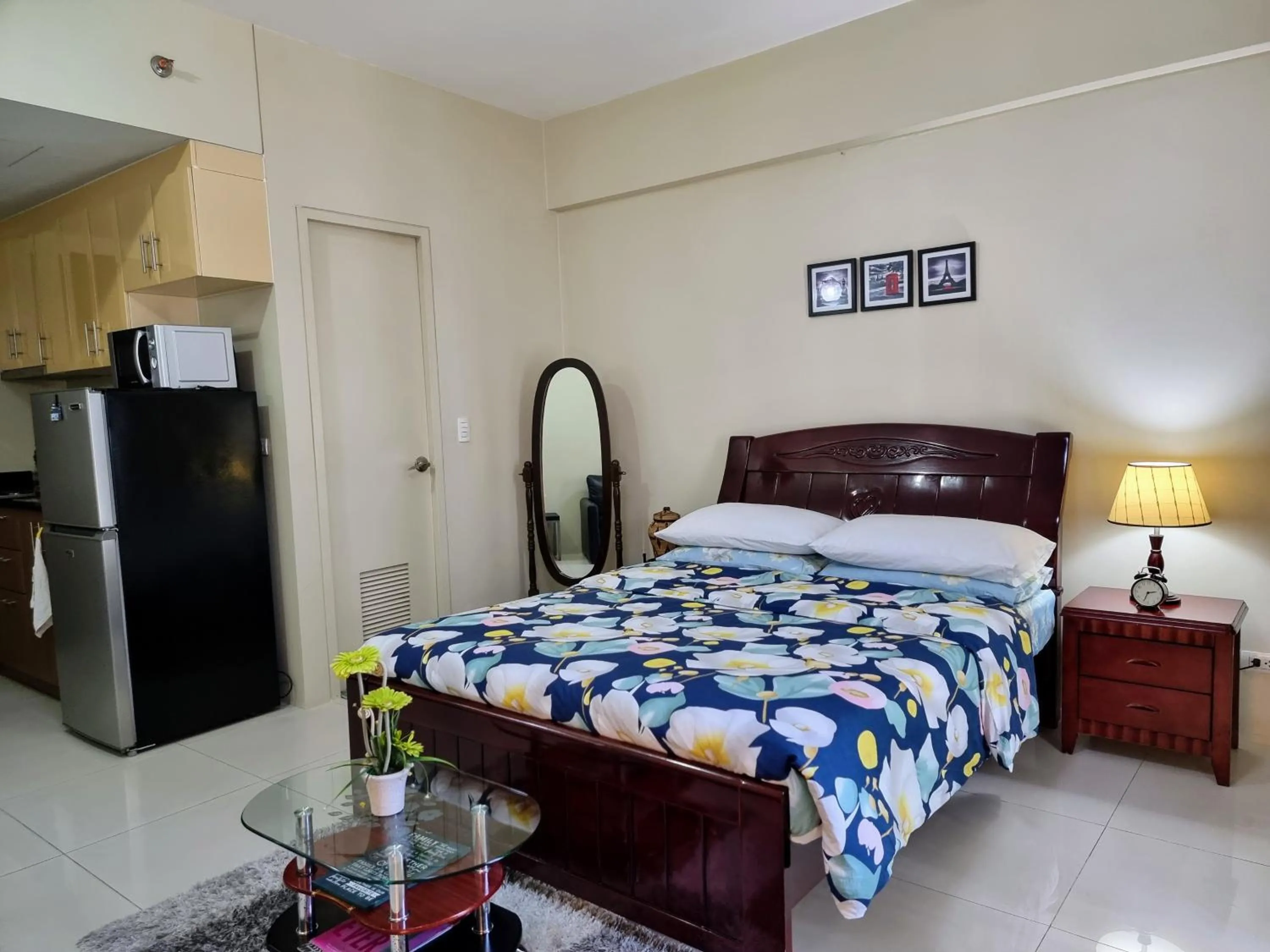 Bed in One Palm Tree Villas Condo Across NAIA Terminal 3